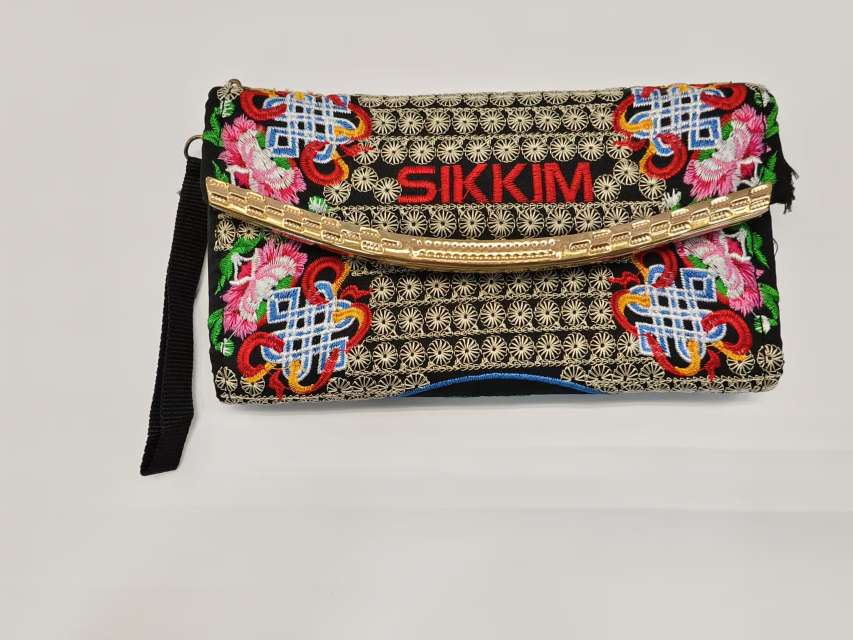 刺绣八宝定制绣花 女士 钱包 翻盖手机包  提手钱包  出门零钱包 