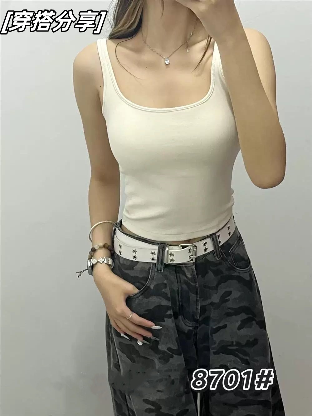 Early autumn, a one-piece warm vest with a threaded square neck, lace cutout and brushed top, worn inside or outside for a beautiful back full figure