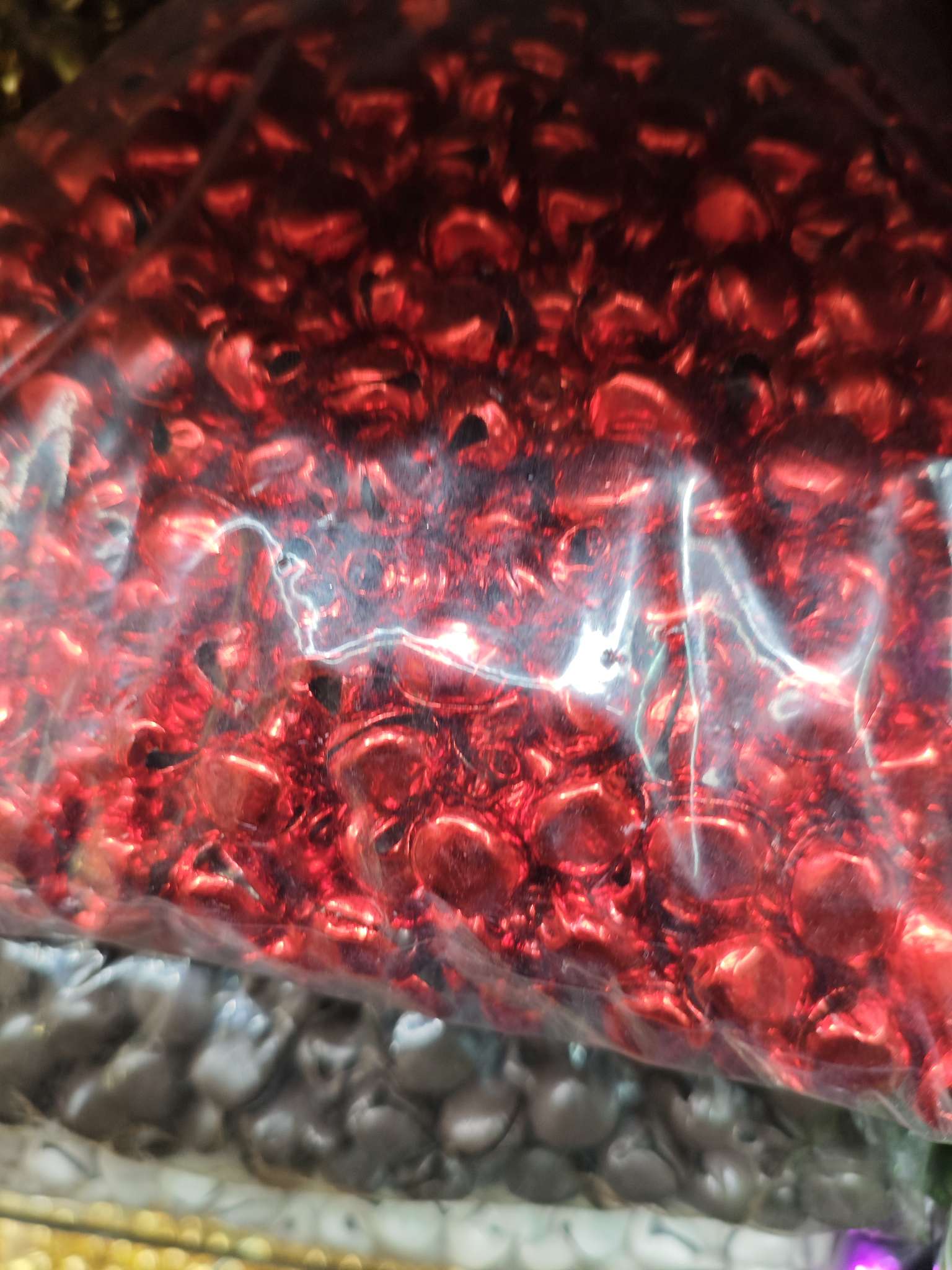 2025年新款精品铃铛鱼嘴铃铛大红
可做圣诞用品，车挂件，中国结挂件，手链项链搭配专用，款式齐全，价格实惠。欢迎前来选购