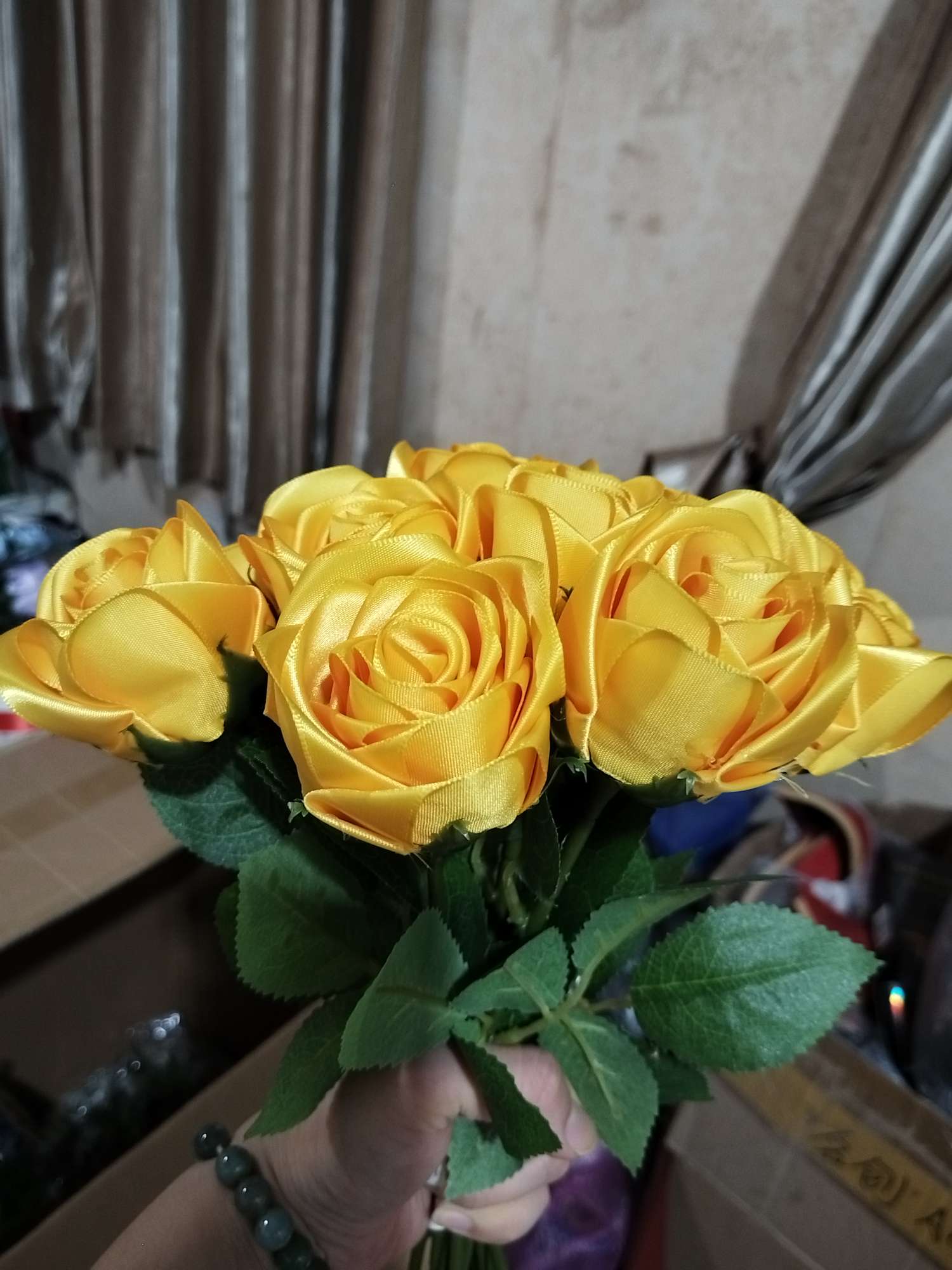 办公仿真布艺玫瑰花束文化园艺手捧花长款气质假花针织花女款花艺装饰手捧花