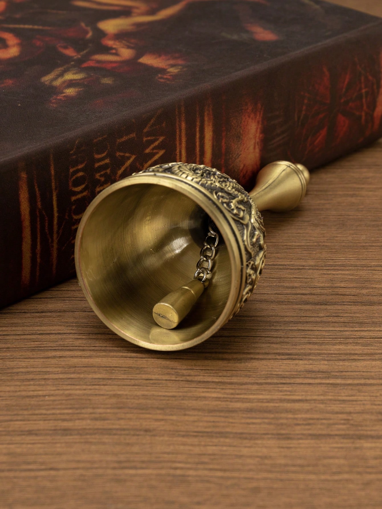 European-style metal bells, bar and restaurant counter serving bells, country wind chimes, hand-cranked ordering bells, kindergarten class bells details Picture