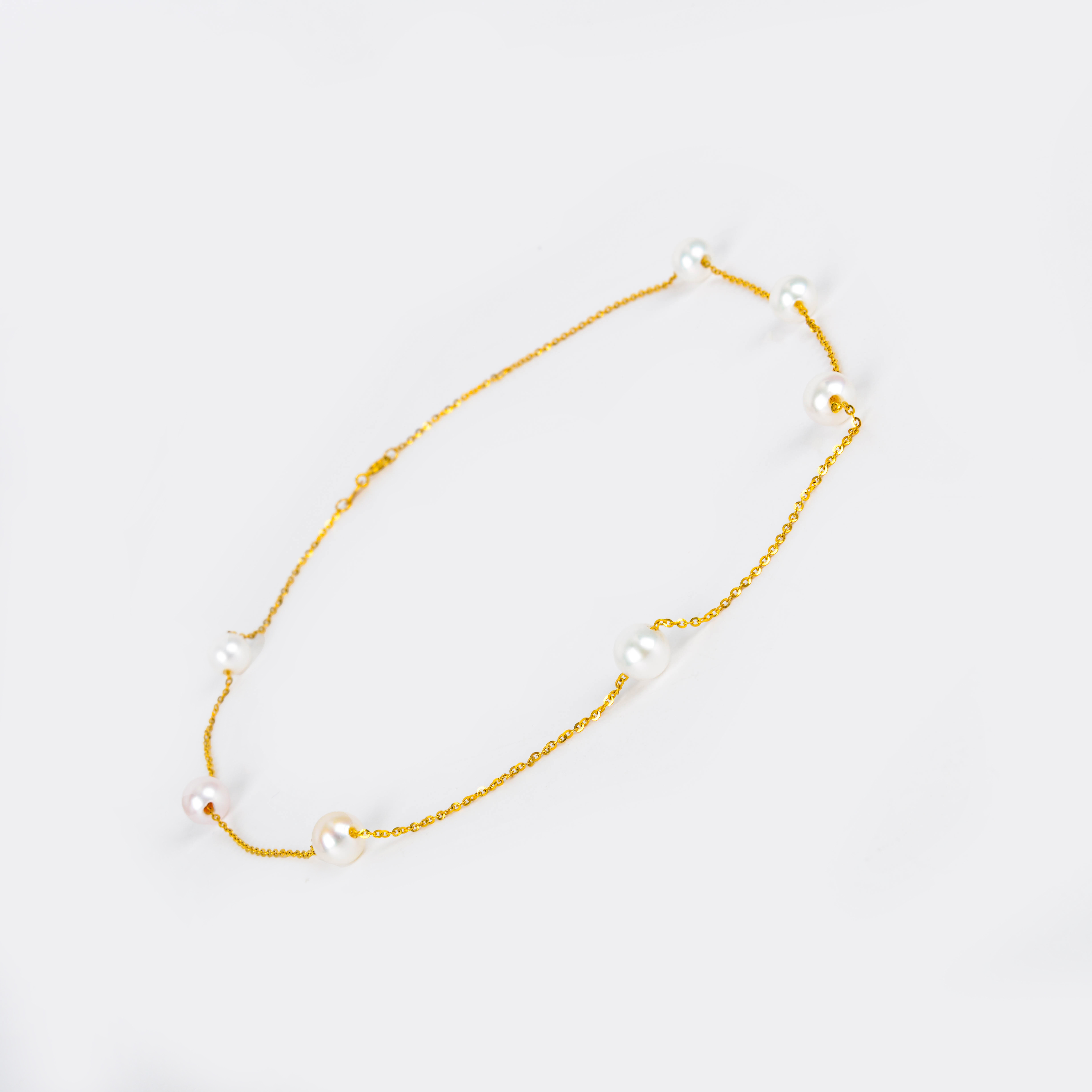 A natural pearl bracelet paired with 750 small gold beads exudes a fashionable and high-end feel Specification image