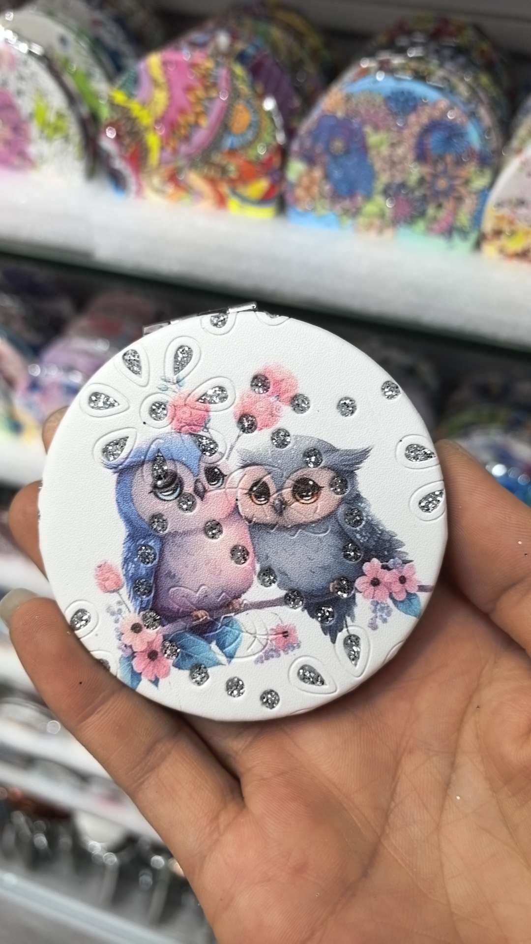 进口日用化妆镜便携折叠镜子口袋镜子PU材质便携便携式镜子化妆镜子