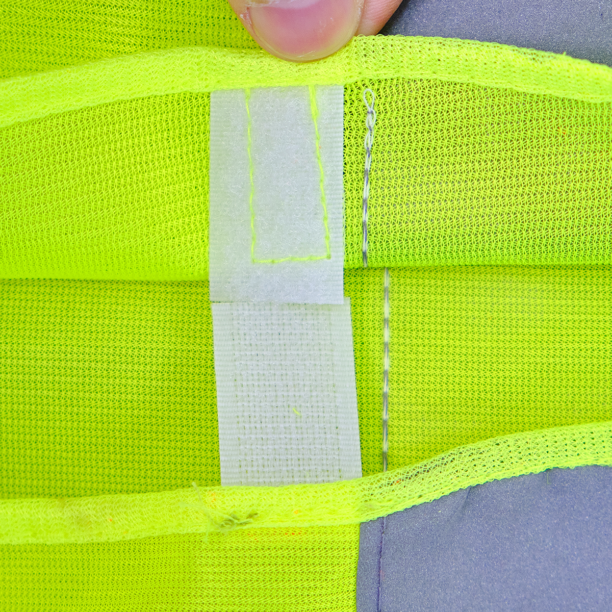 军训迷彩帽/荧光工装/电瓶车挡风被/反光马甲/军绿色劳保服白底实物图