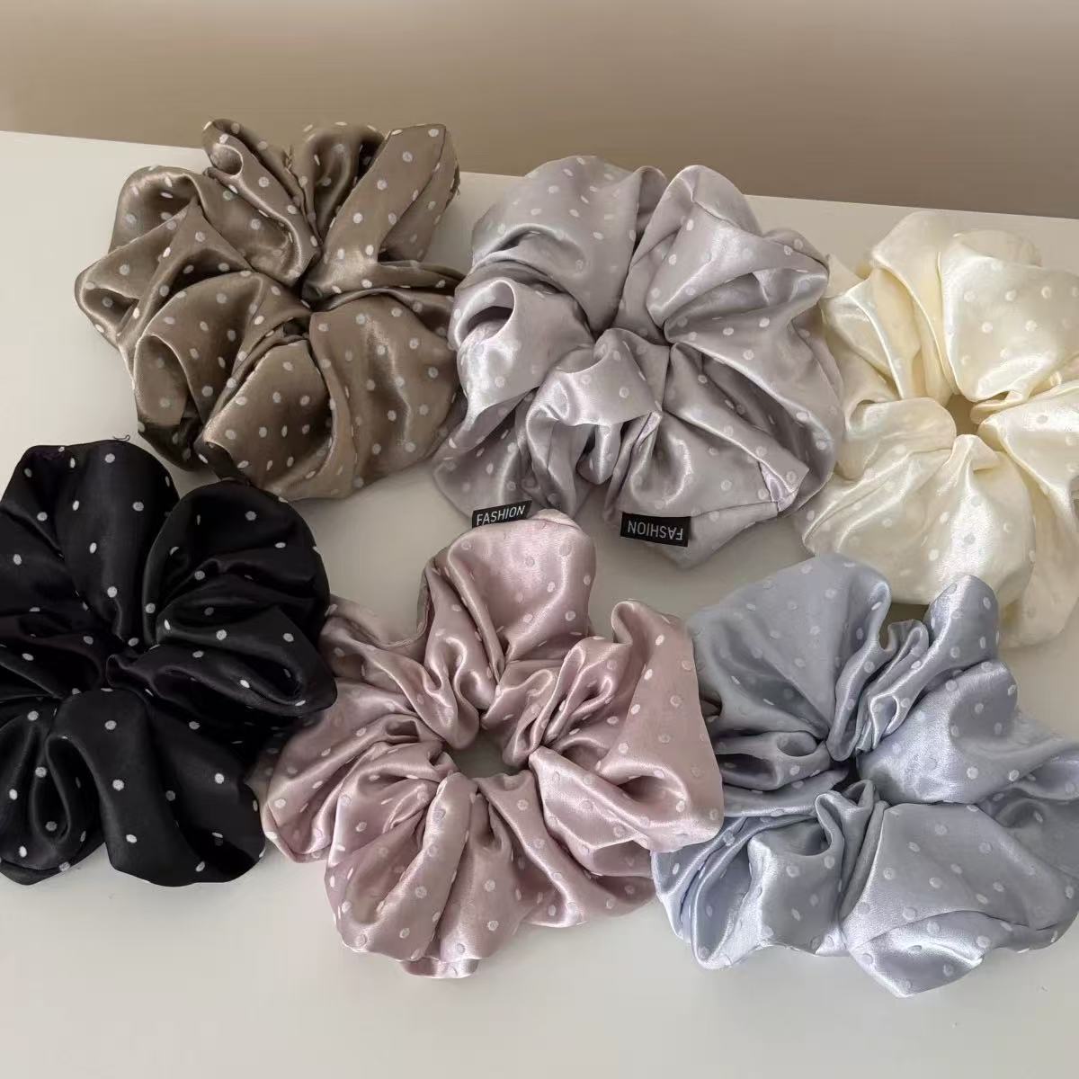 新款缎面植绒波点大肠发圈简约头饰高弹力皮筋