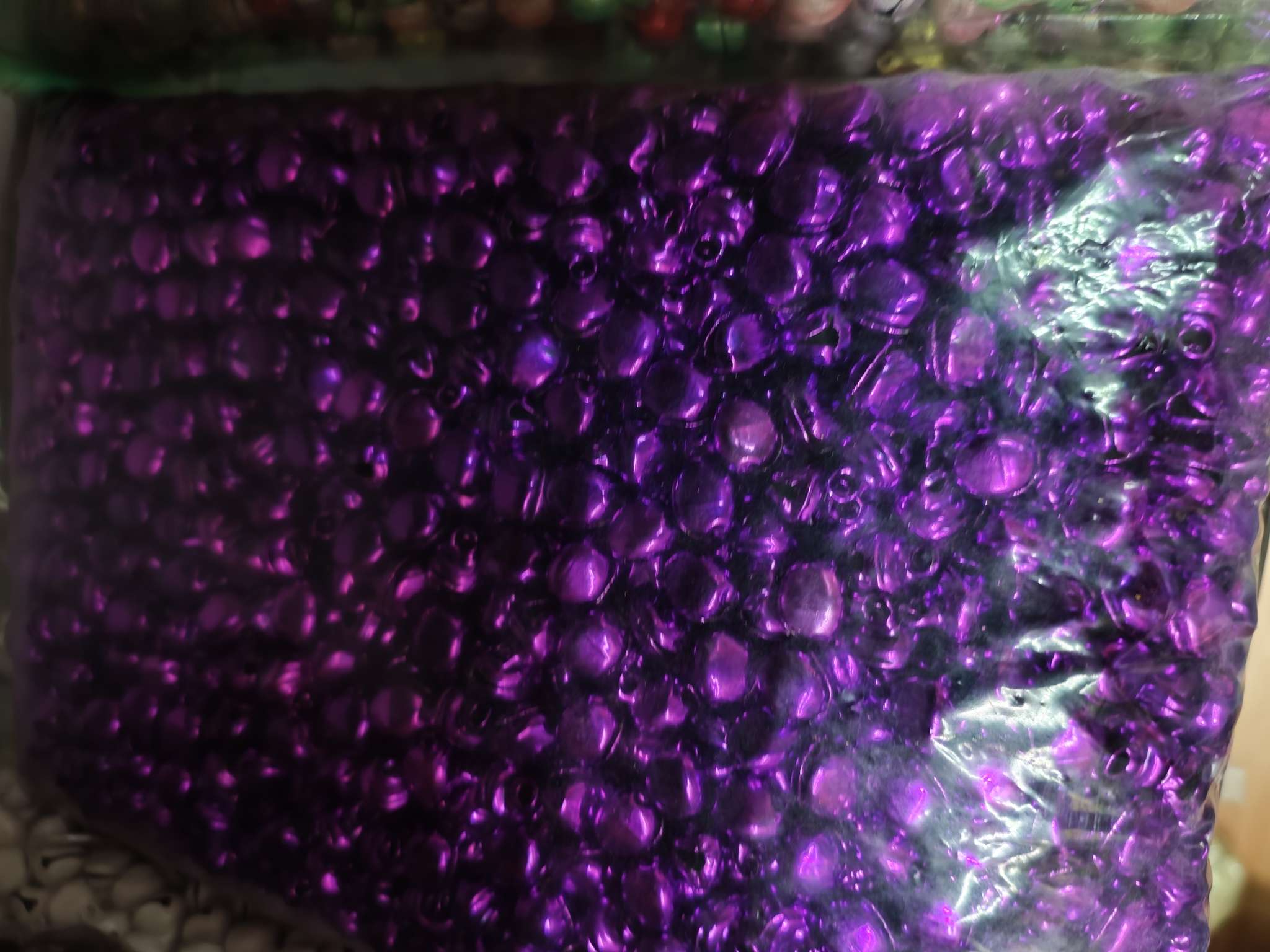 2025年新款精品铃铛鱼嘴铃铛深紫色
可做圣诞用品，车挂件，中国结挂件，手链项链搭配专用，款式齐全，价格实惠。，