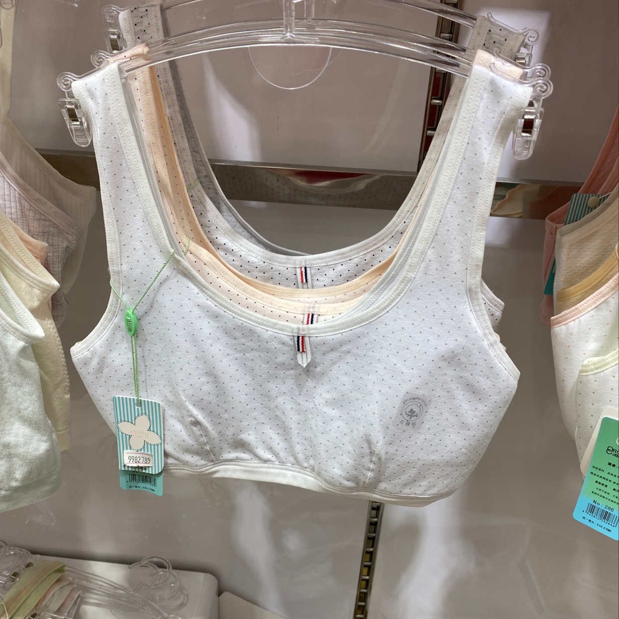 希尔顿服饰商行宽肩纯棉点点内衣166