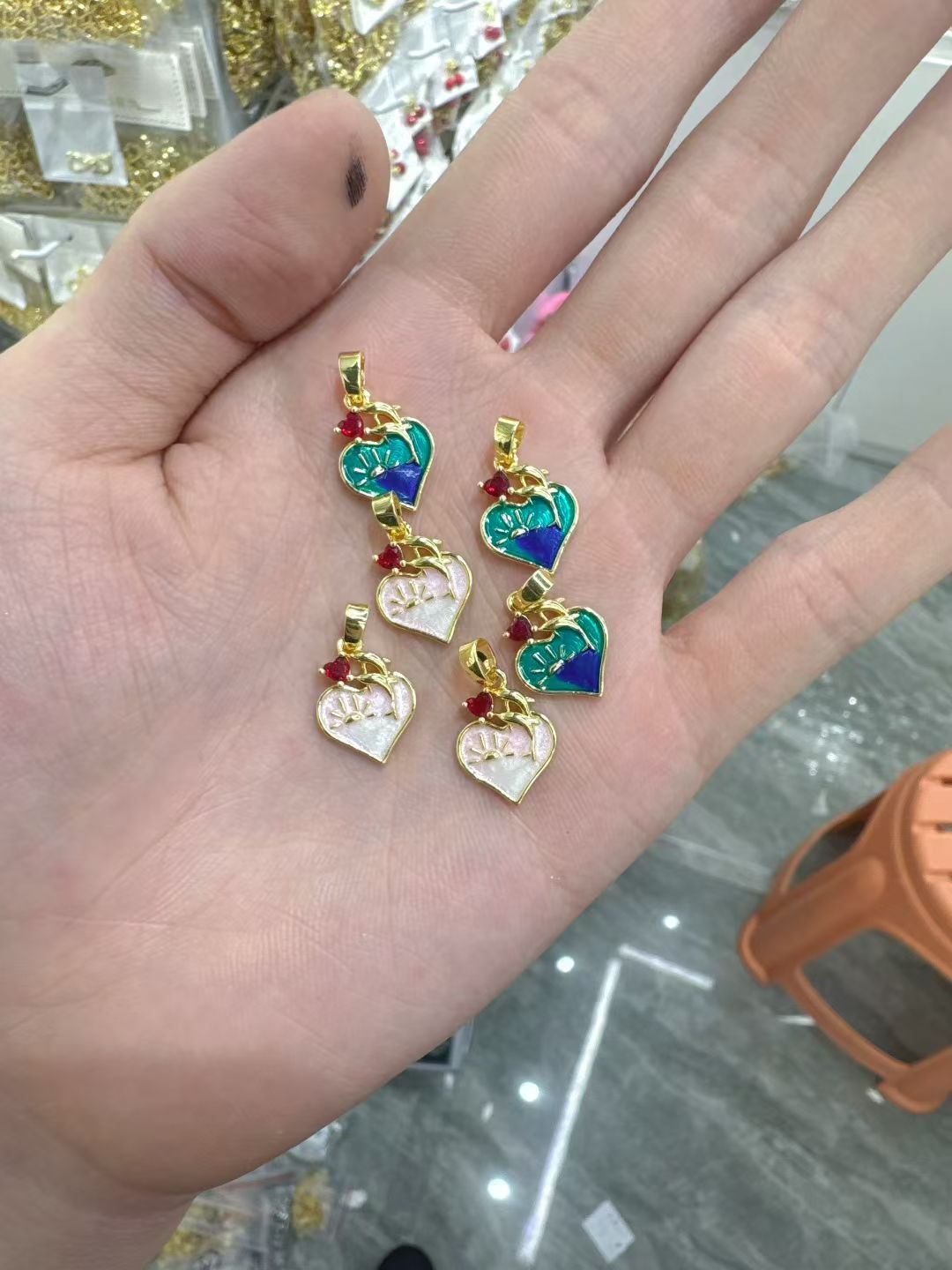 Creative DIY jewelry accessory set, handcrafted materials, teardrop-shaped pendants, earrings, necklaces, accessories, multi-piece combination, heart shape