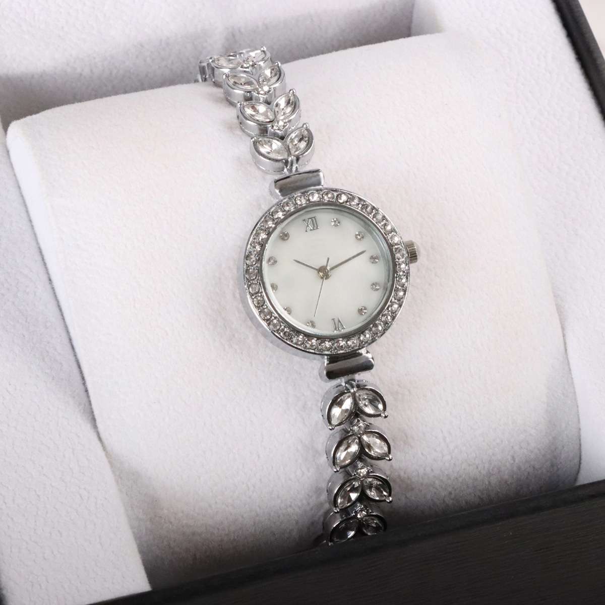 2025 Bestseller Mermaid Women's Watch, light luxury niche women's watch, high-end bracelet watch, cross-border wholesale watch for women details Picture