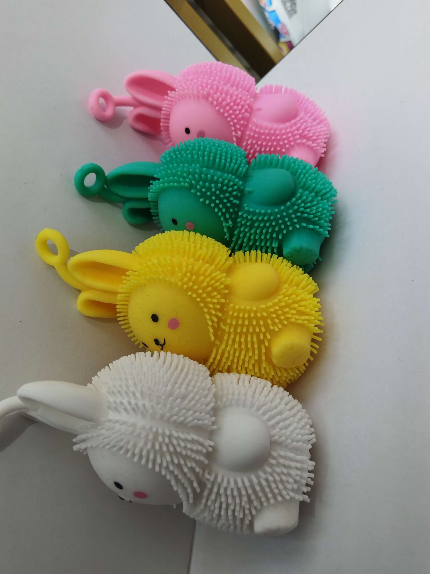 新奇特玩具捏捏乐毛毛球减压解压玩具手感柔软放松心情儿童成人适用白底实物图