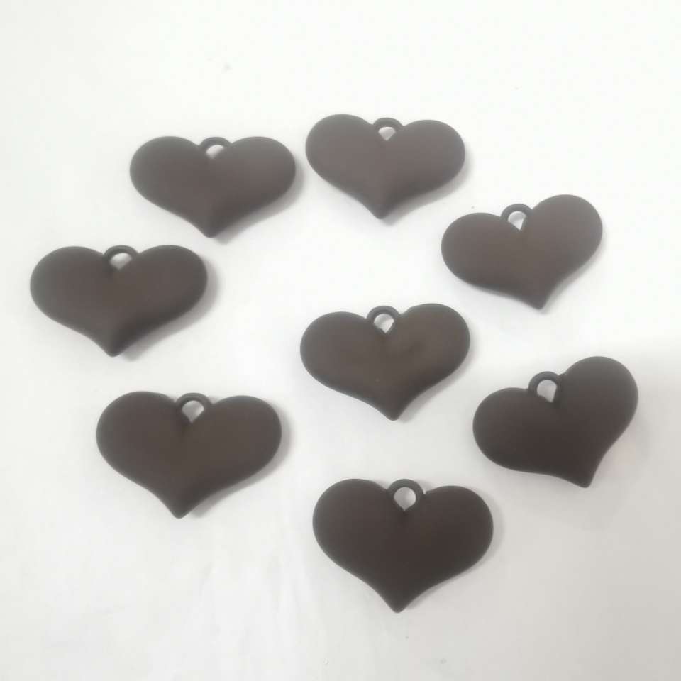 DIY jewelry accessories, hot sales, wholesale of hand-painted heart-shaped pendants, frosted necklaces, pendants and accessories. 209 pieces per package Application Scenario