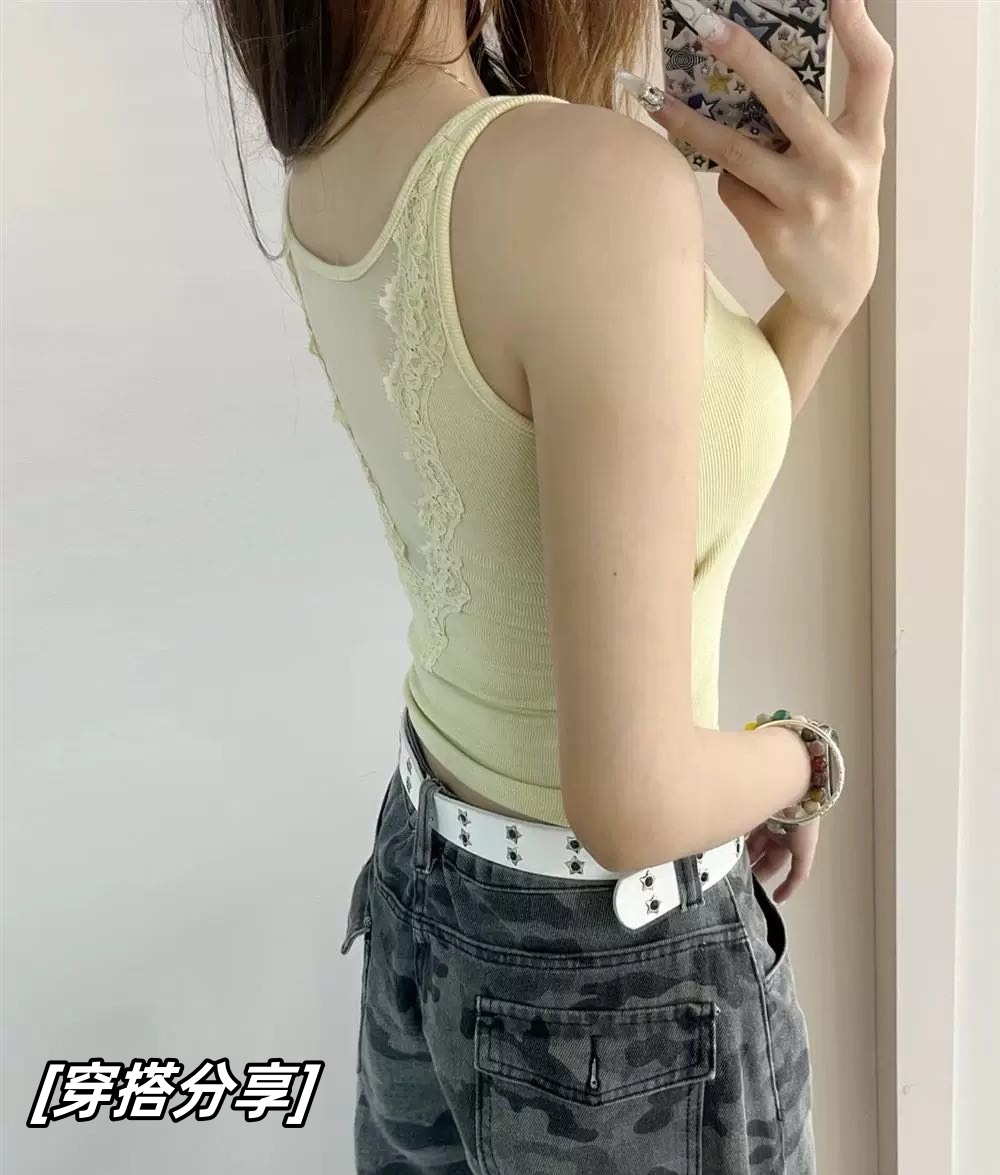 Early autumn, a one-piece warm vest with a threaded square neck, lace cutout and brushed top, worn inside or outside for a beautiful back Item Picture