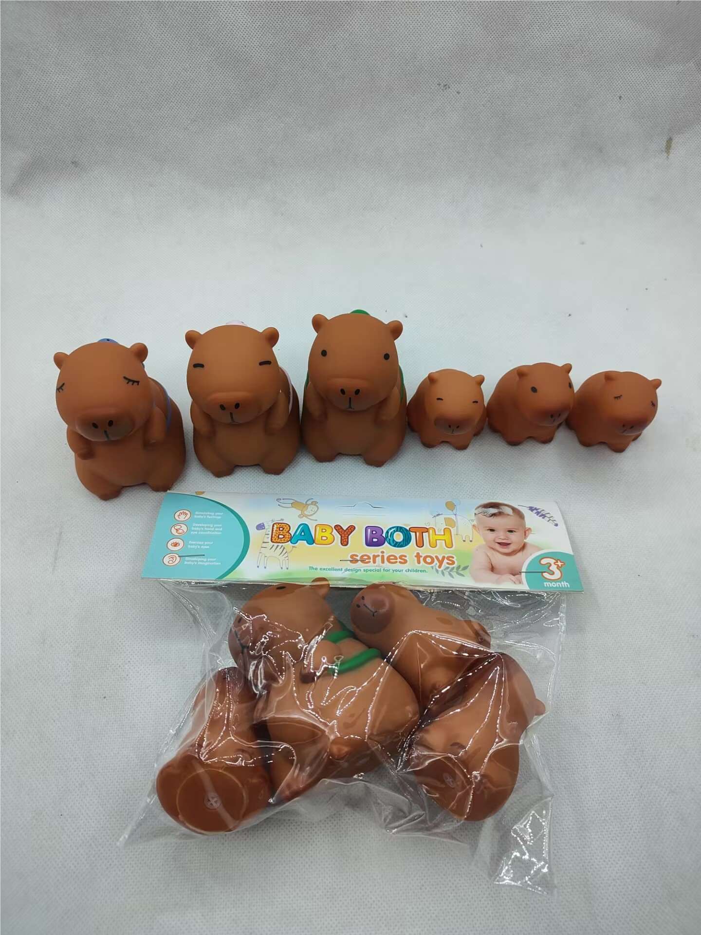 搪胶捏捏叫宠物玩具 发泄 洗澡戏水玩具 搪胶卡皮巴拉袋装