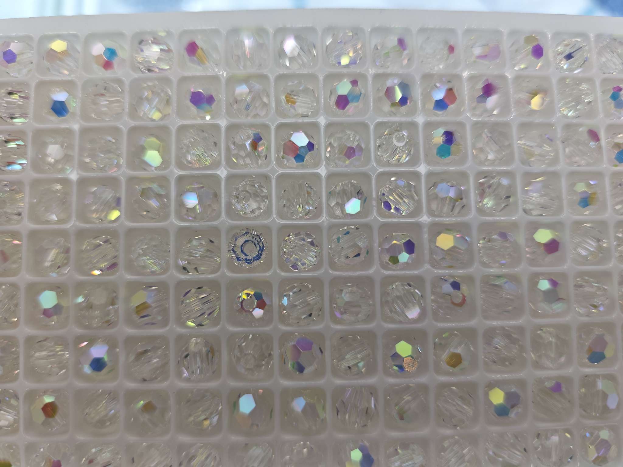 A series of high-quality DIY beaded jewelry accessories with multi-color transparent glass beads. The quality is extremely high and you will fall in love with it at first sight Application Scenario