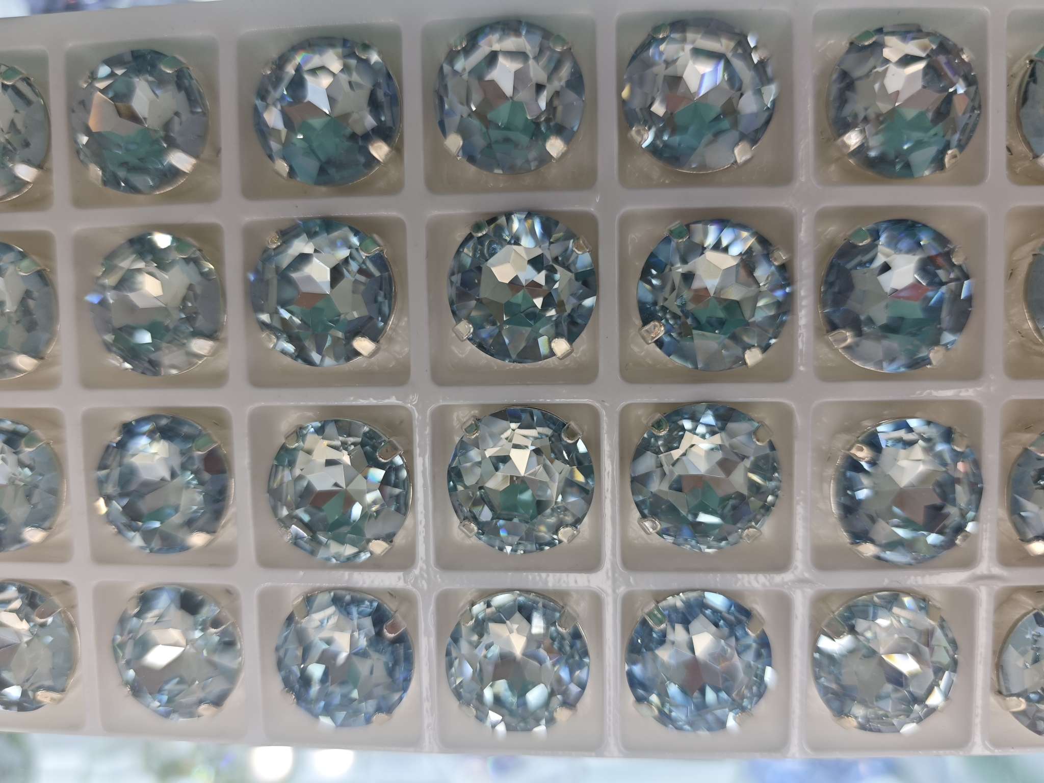 High-quality crystal glass claw diamond DIY jewelry materials, multi-color and multi-size handcrafted accessories Application Scenario