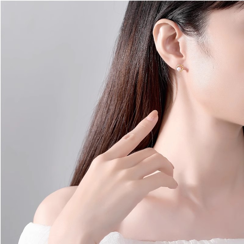 Xuhui brand exquisite and light luxury copper plated with real gold and set with zircon 925 silver needle square freshwater pearl design stud earrings Specification drawing