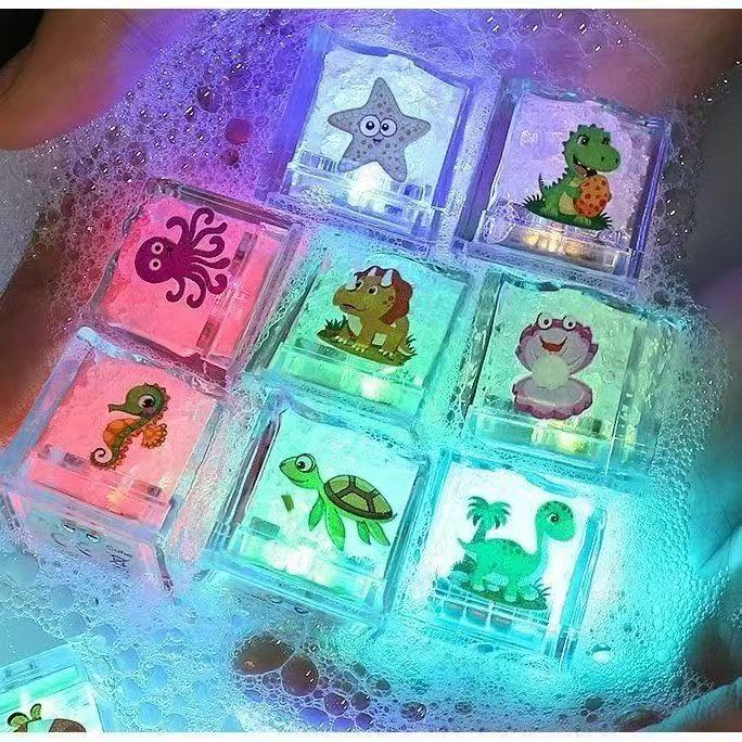 七彩闪光冰块灯LED感应入水即亮洗澡发光KTV酒吧派对用品刺身灯LED发光冰块防水灯遇水发亮详情4