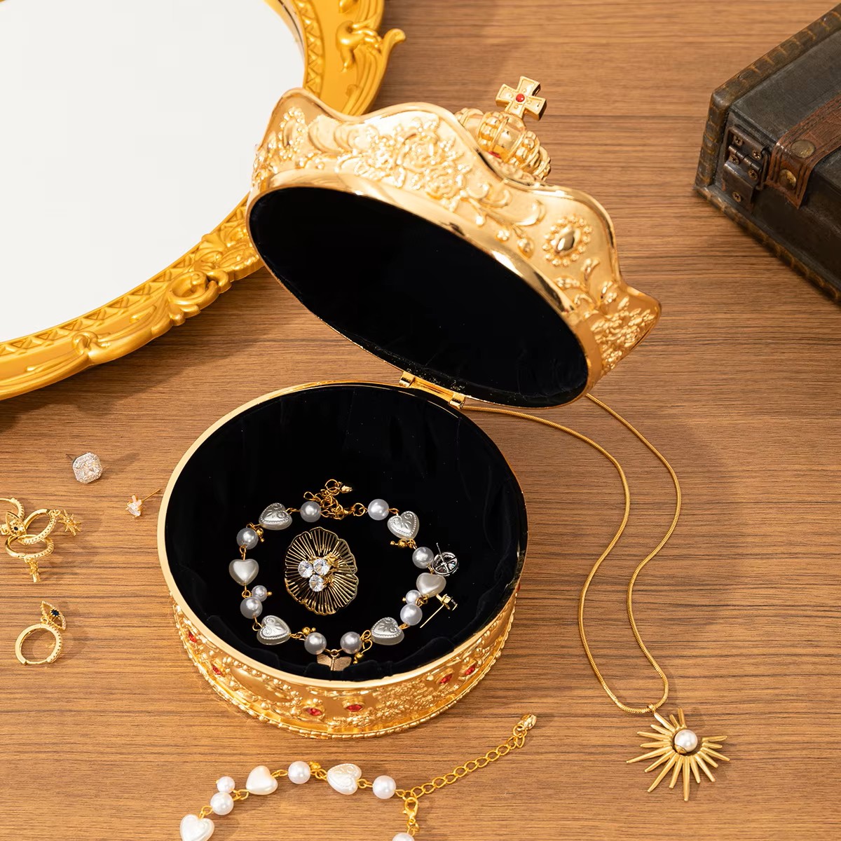 金色大型复古欧式皇冠钻石首饰盒玫瑰雕刻首饰十字存储盒金属材料高档礼品细节图