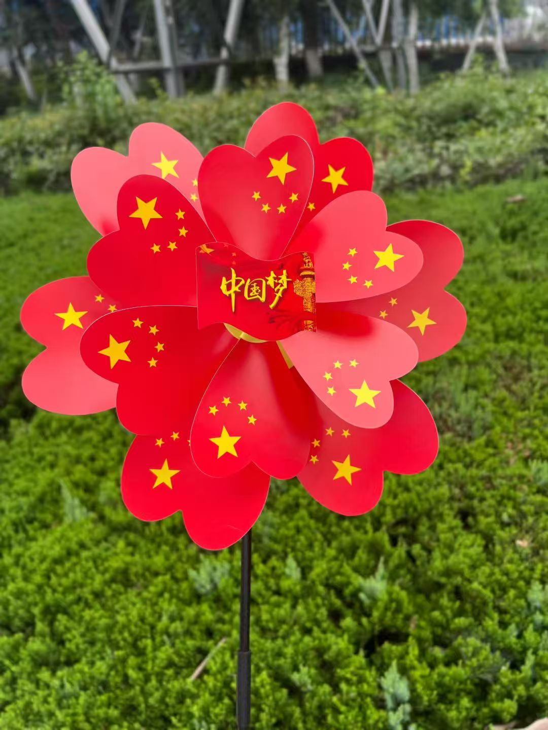 风车国旗国庆庆祝喜庆儿童玩具户外休闲传统风车运动风车赠品贸易批发