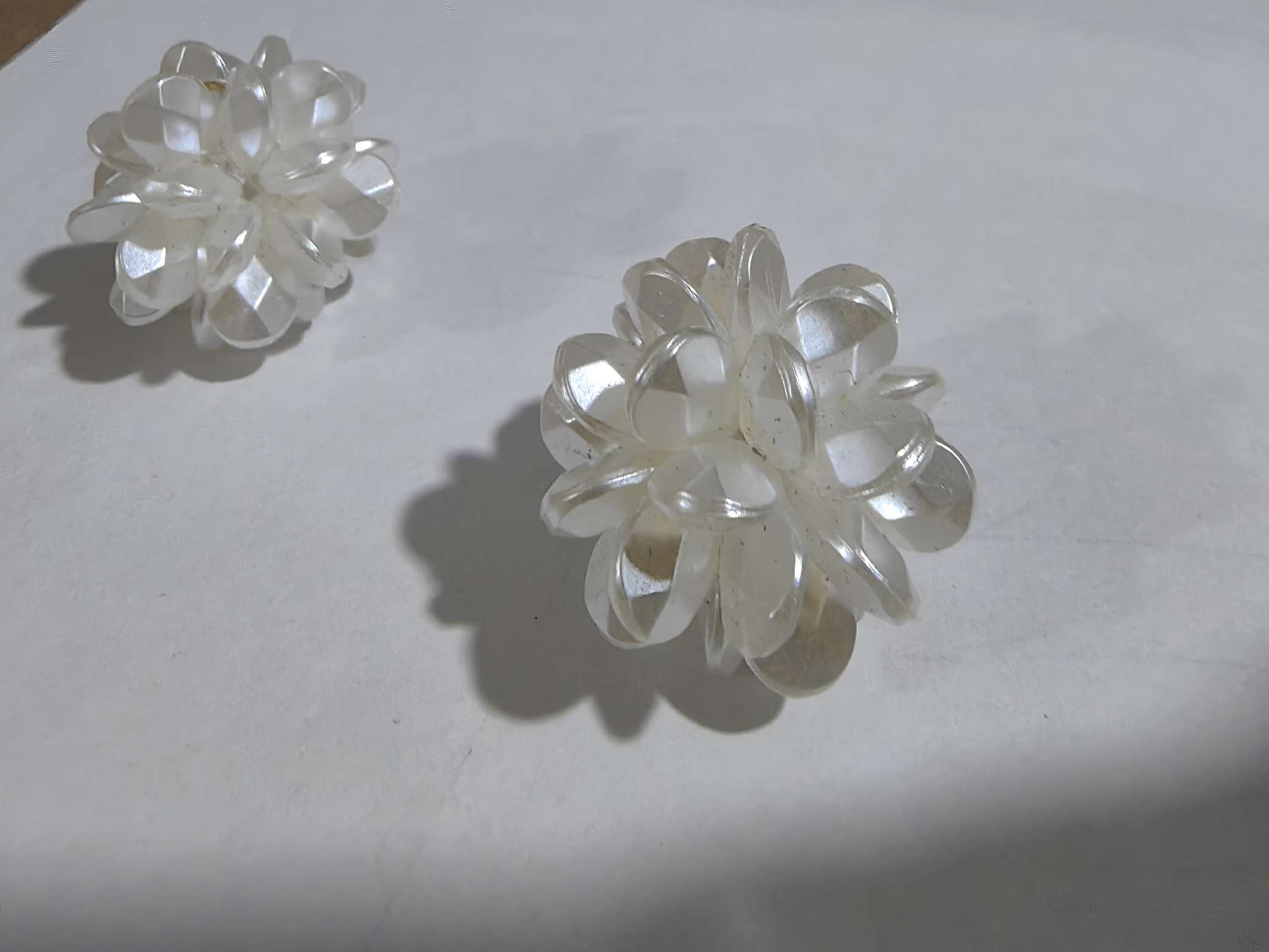 A variety of fashionable pearl ball earrings, ear needles, and other accessories are available for a mix and match of creative decorative items. Multiple colors to choose from, and a selection of versatile and trendy accessories Specification image