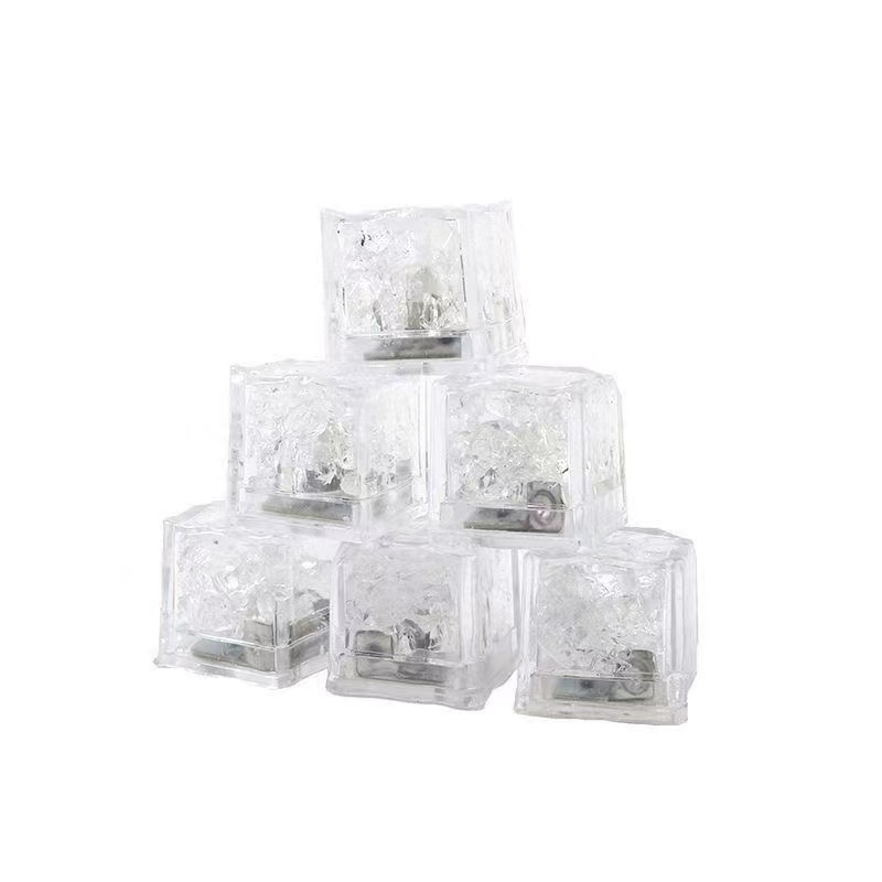 七彩闪光冰块灯LED感应入水即亮洗澡发光KTV酒吧派对用品刺身灯LED发光冰块防水灯遇水发亮详情9