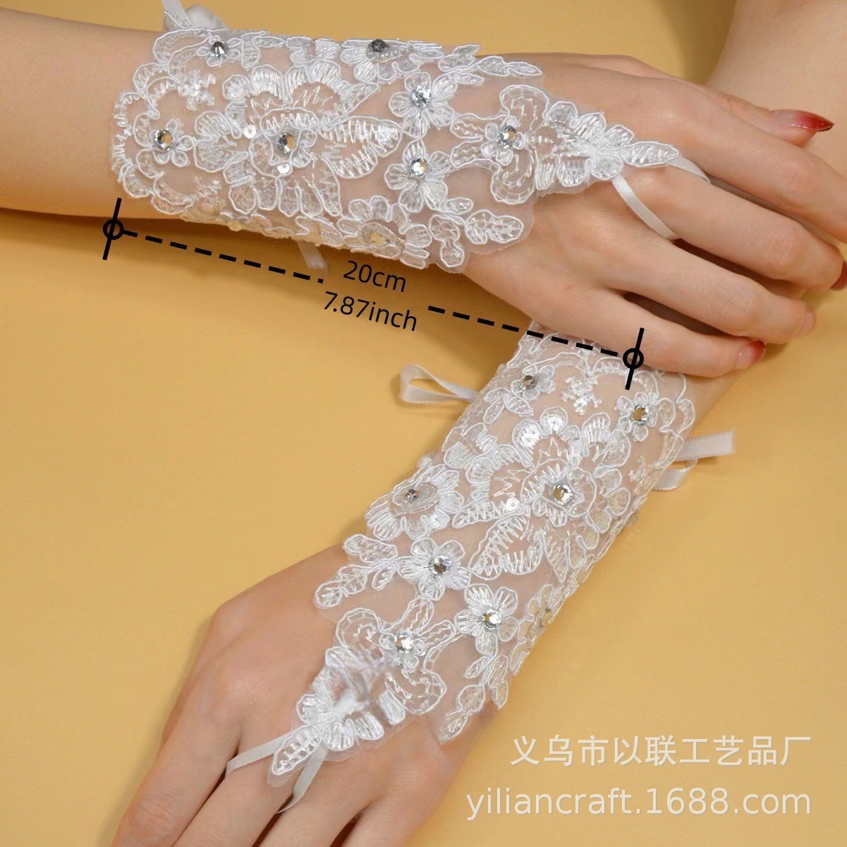 Wholesale of Korean-style wedding photo props such as wedding gloves, Lolita lace hook fingers, short style with diamonds and pearls details Picture