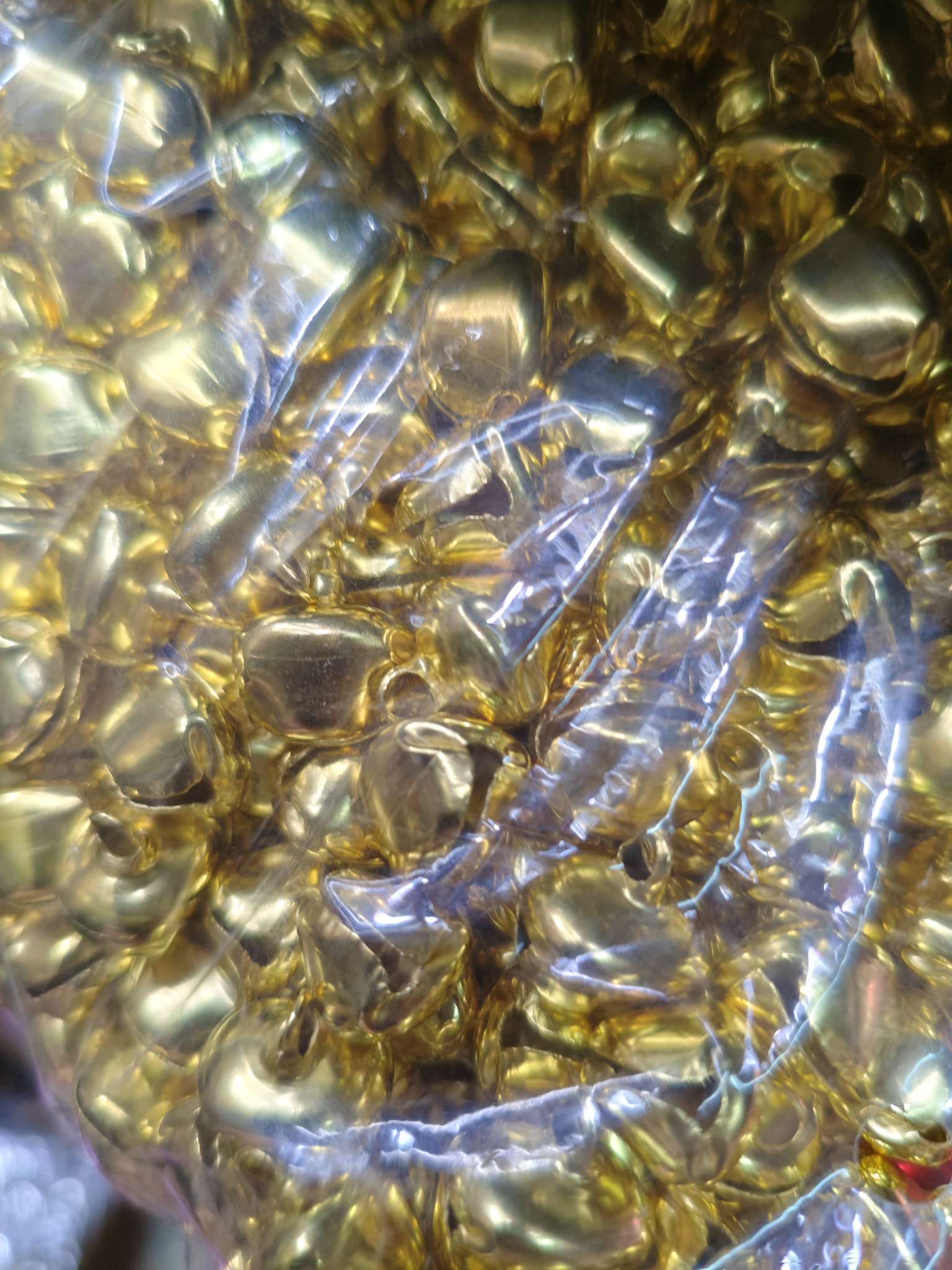 2025年新款精品铃铛鱼嘴铃铛金黄色
可做圣诞用品，车挂件，中国结挂件，手链项链搭配专用，款式齐全，价格实惠。，