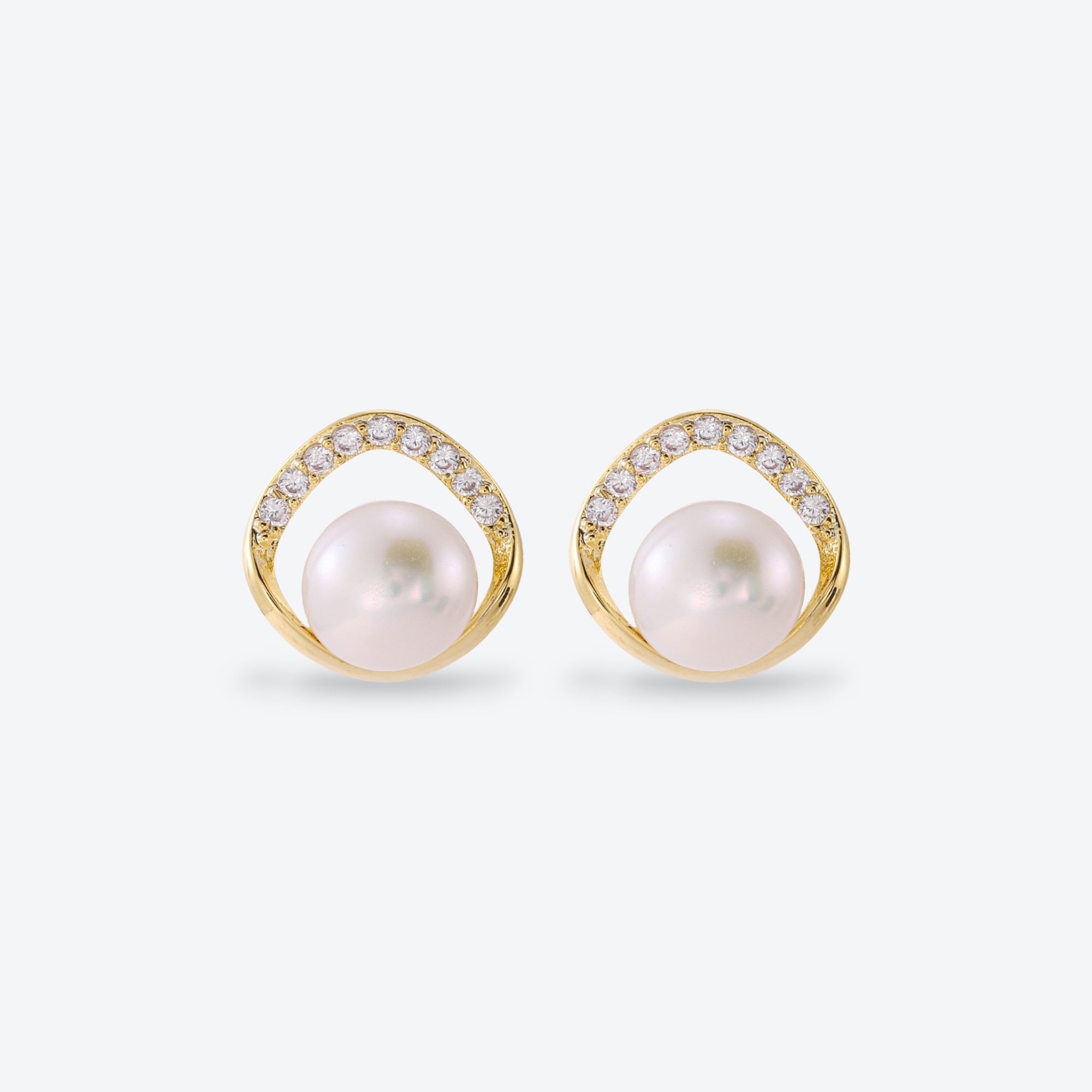 Xuhui brand exquisite and light luxury copper plated with real gold and set with zircon 925 silver needle square freshwater pearl design stud earrings Application Scenario