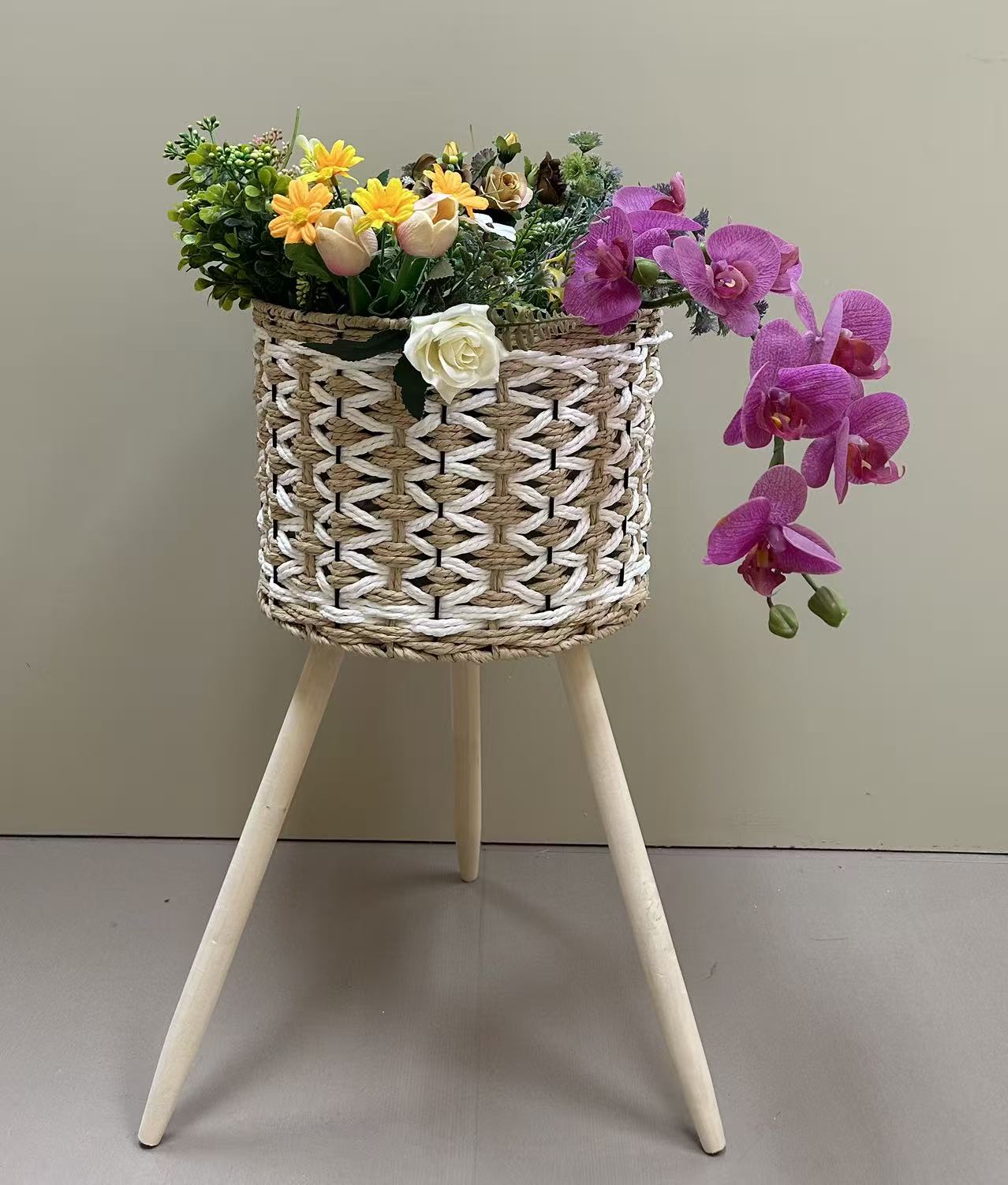 Nordic style creative, pure handcrafted, outward-woven flower baskets, wooden legs, high flower stands, floor-standing indoor and outdoor decoration, green ivy, garden potted plants, regenerated flowers, small potted plants grown by oneself Specification image