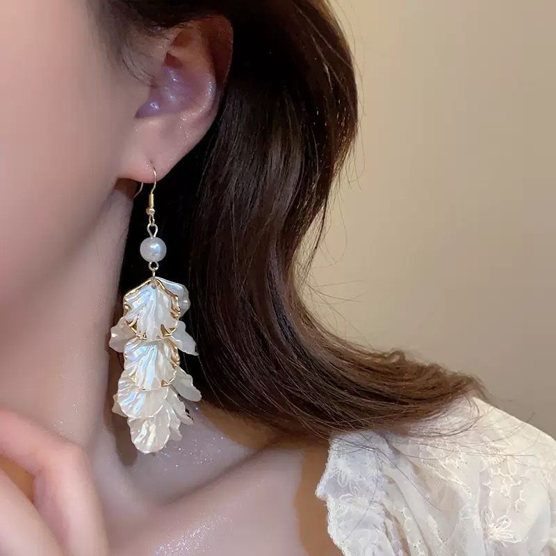 花瓣流苏珍珠耳环2025新款爆款高级感轻奢耳坠耳钩法式气质耳饰女详情图2