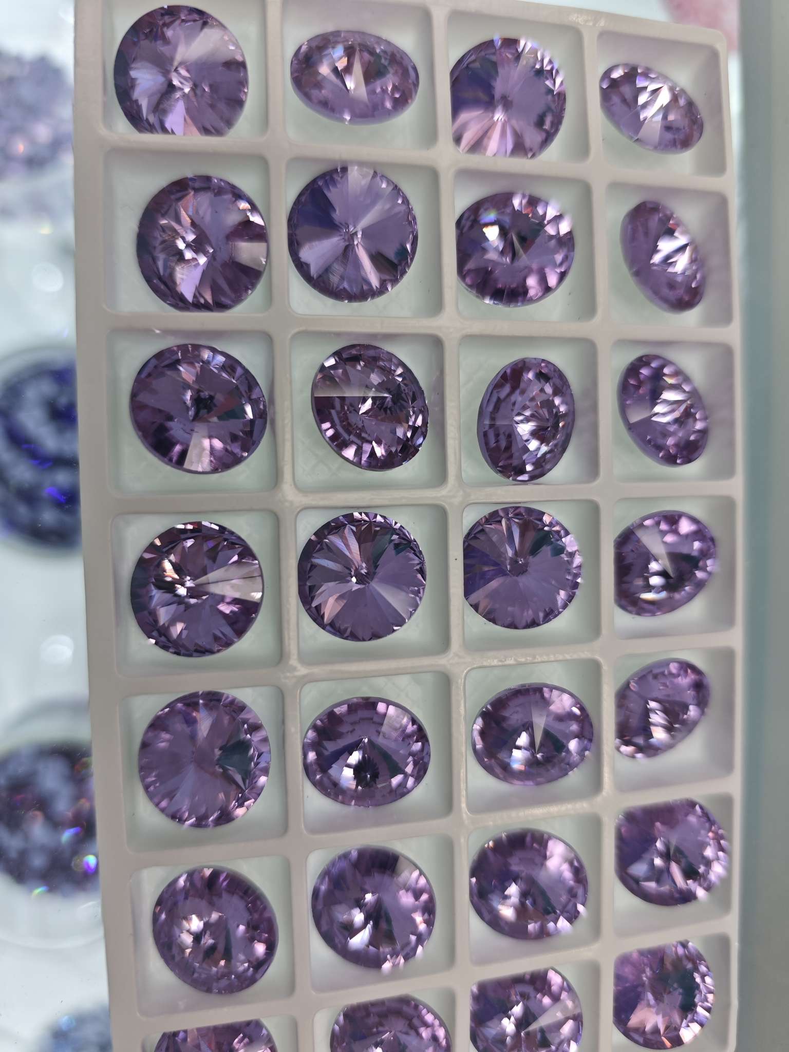 High-quality, colorful, and handcrafted DIY jewelry materials with pointed bottom satellite crystal glass accessories Application Scenario
