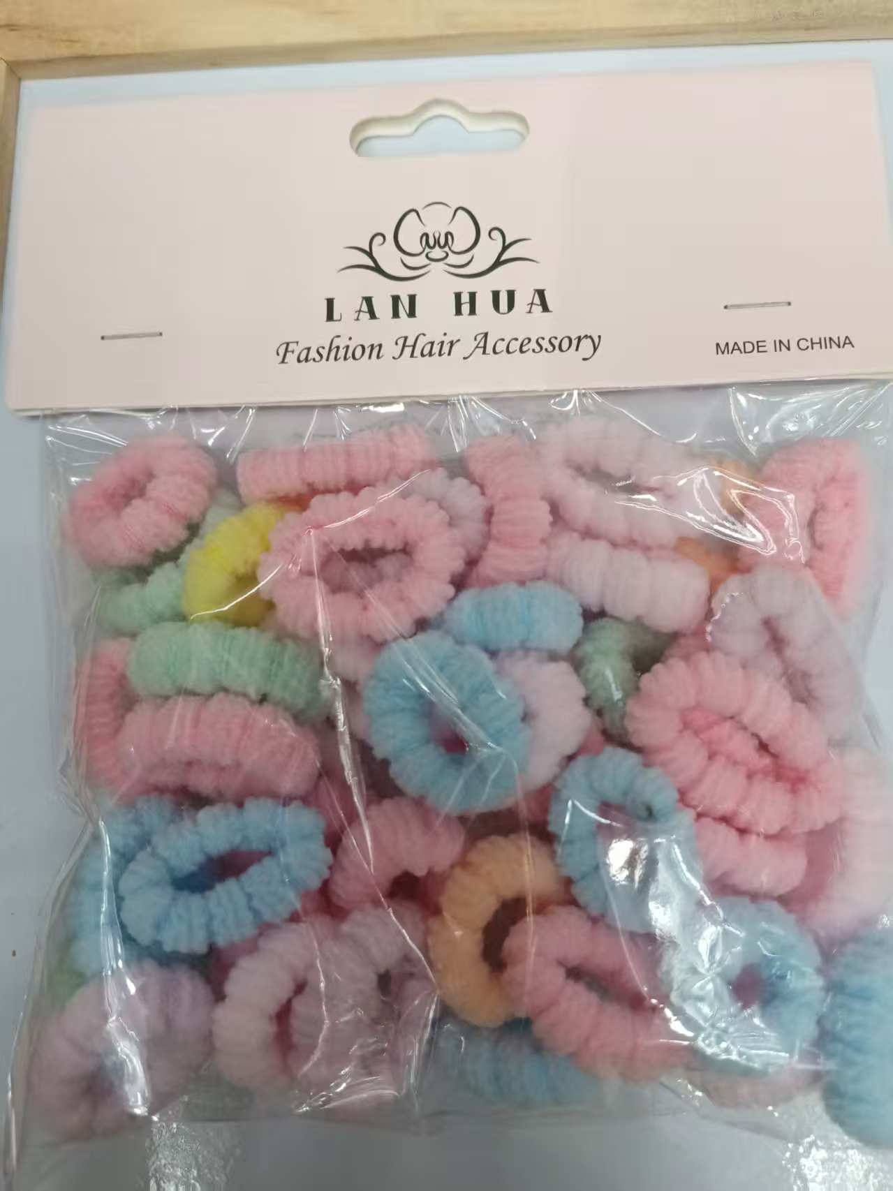 Large intestine hair band, hair accessory, hair tie, large intestine hair band, hair accessory, Korean style simple and versatile hair tie, large intestine hair band accessory Application Scenario
