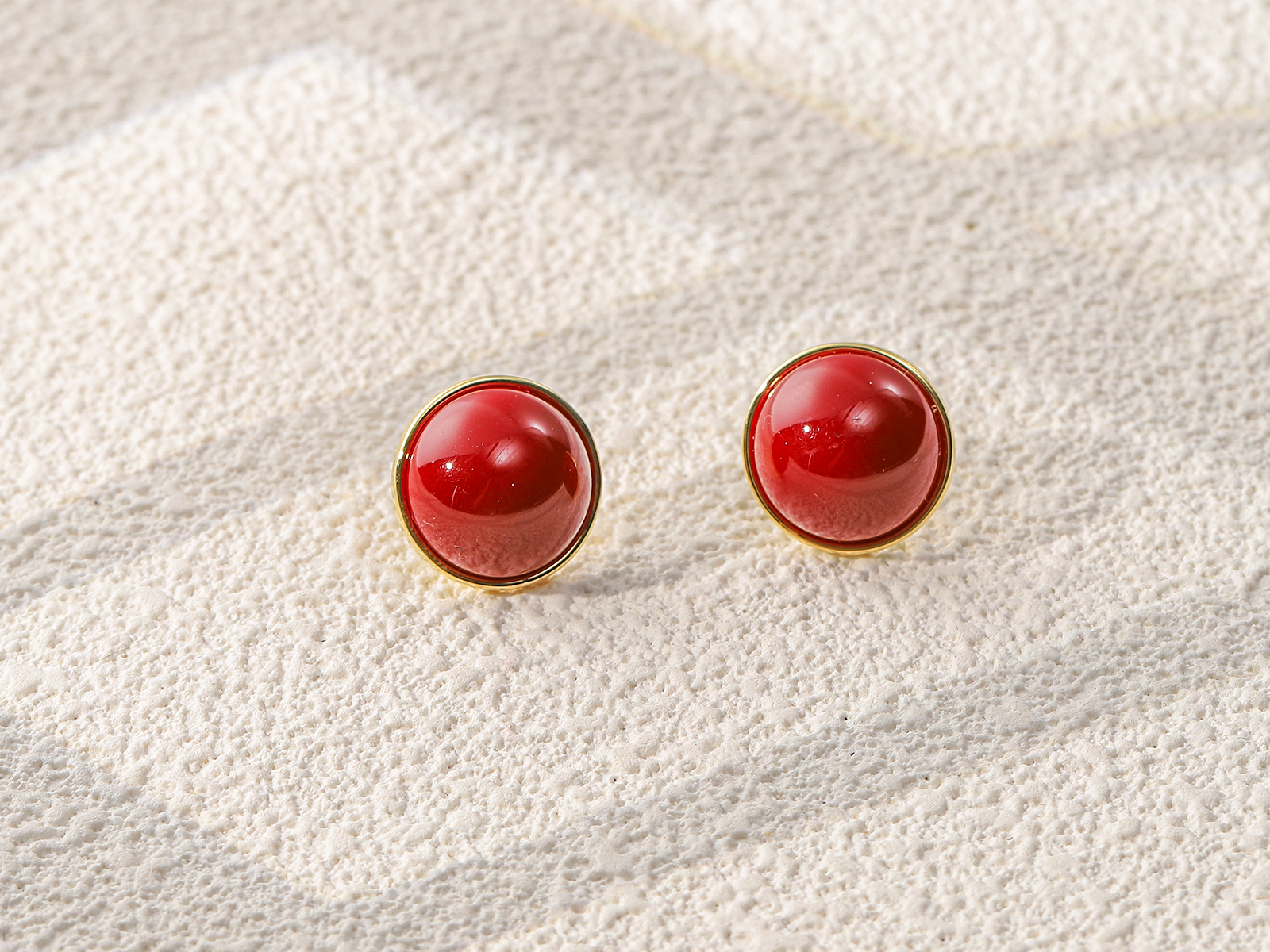Xuhui brand exquisite and light luxury copper plated with real gold and zircon 925 silver needle Ankela red luxurious design fashionable stud earrings Application Scenario