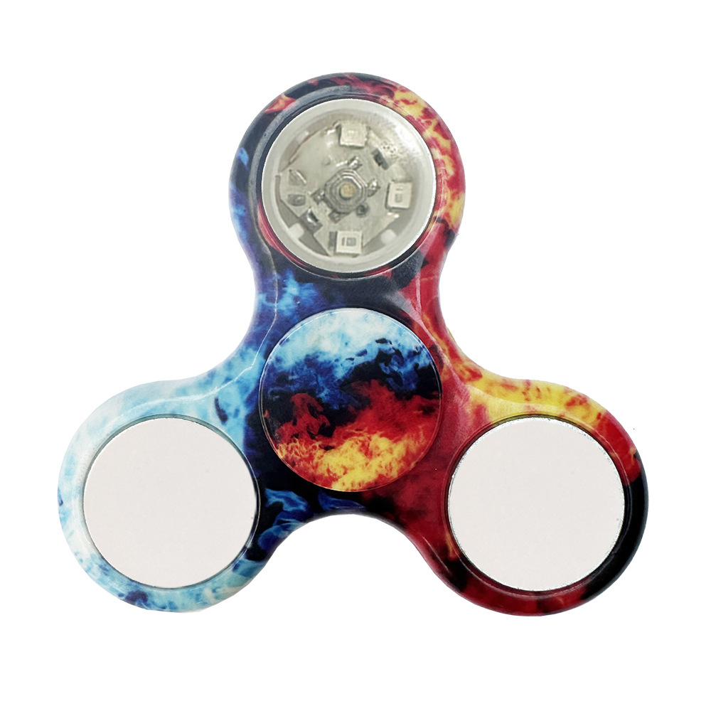 Our factory produces electroplated plastic spiral fidget spinners, luminous rainbow running lights and cross-border finger toys for wholesale Application Scenario