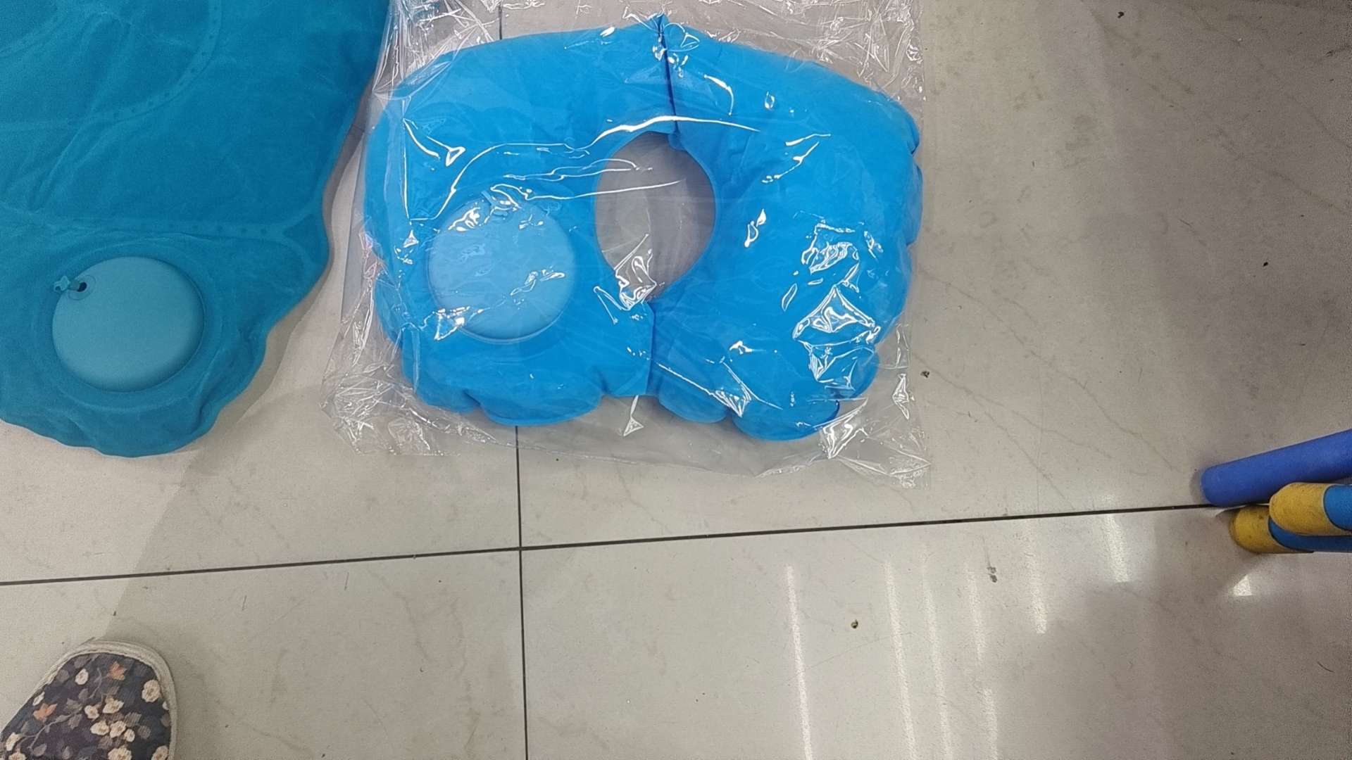 昂克赛拉汽车头枕充气U型枕车内靠垫头靠汽车用品舒适支撑车枕内饰配件