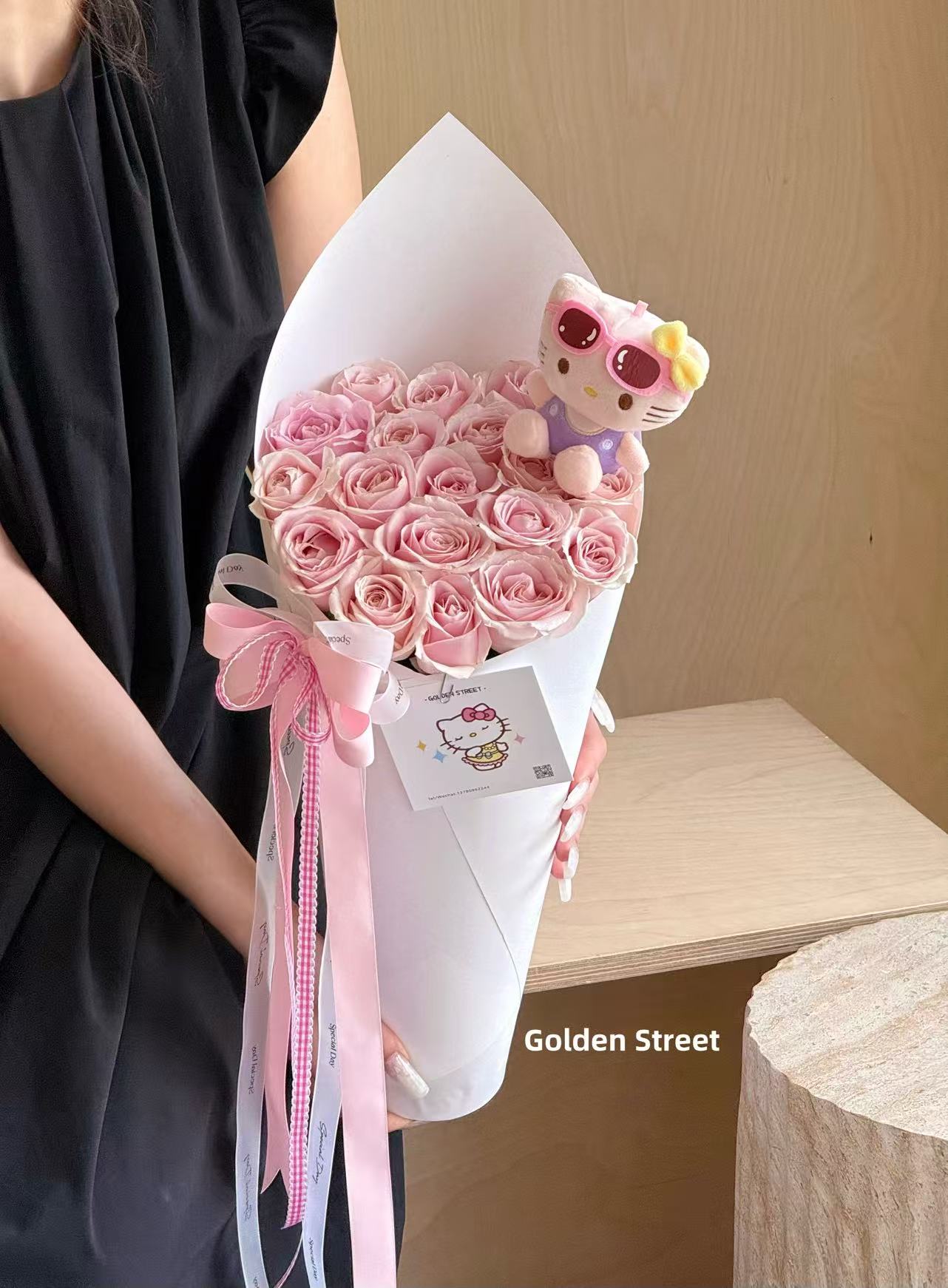 Ice cream wraps, flower vases, dried flowers, and supplies for flower shops detail image 9