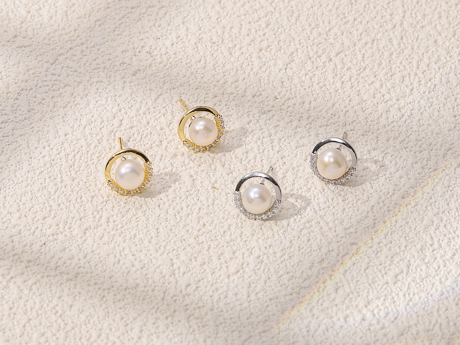 Xuhui brand exquisite and light luxury copper plated with real gold, zircon 925 silver needle, round freshwater pearl, luxurious design, fashionable stud earrings Item Picture