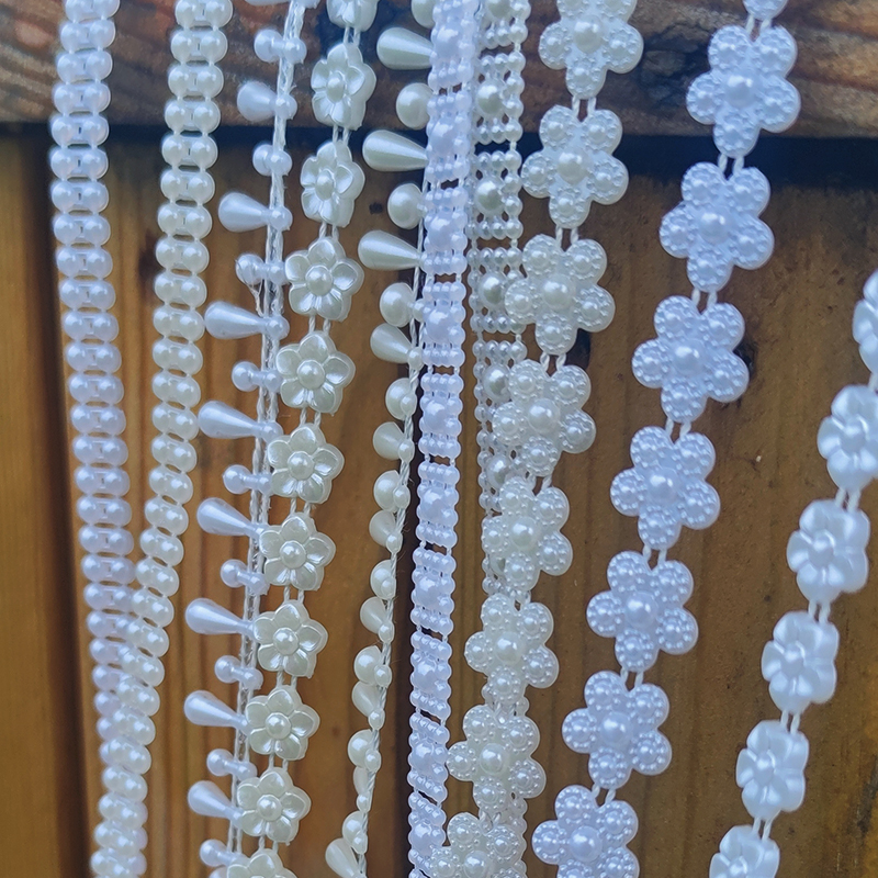 Double-row flower chain beads can be cut for festival clothing, wedding dresses, bouquets, bags, decorations, hair accessories, clothing, hats, accessories, chain beads and other accessories, about 15 meters in length Application Scenario