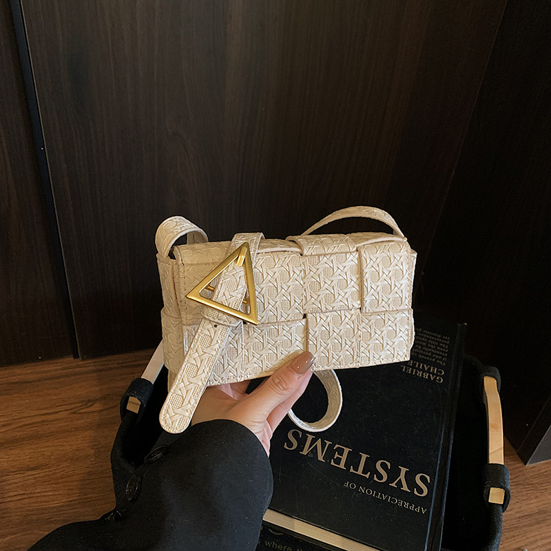 Spring 2025 new Korean-style trendy single-shoulder bag, niche design bag, women's fashionable woven small square bag crossbody bag details Picture