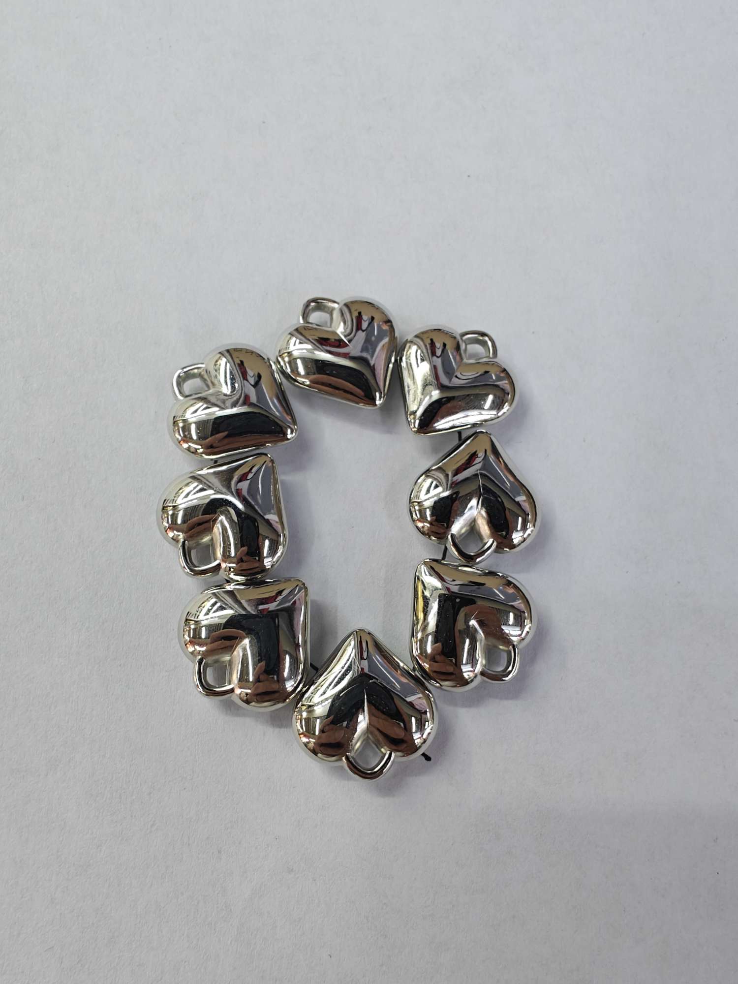 وهناك عدة قطع من زينة الازياء details Picture