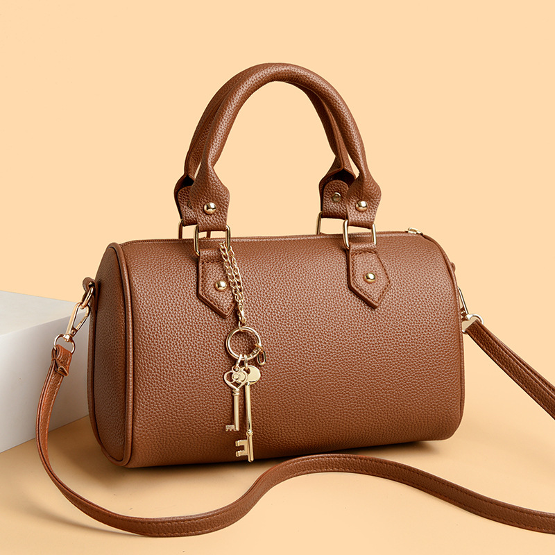 European and American retro women's casual bag, large-capacity hand-held shoulder bag, fashionable and versatile single-shoulder crossbody bag, soft leather bag details Picture
