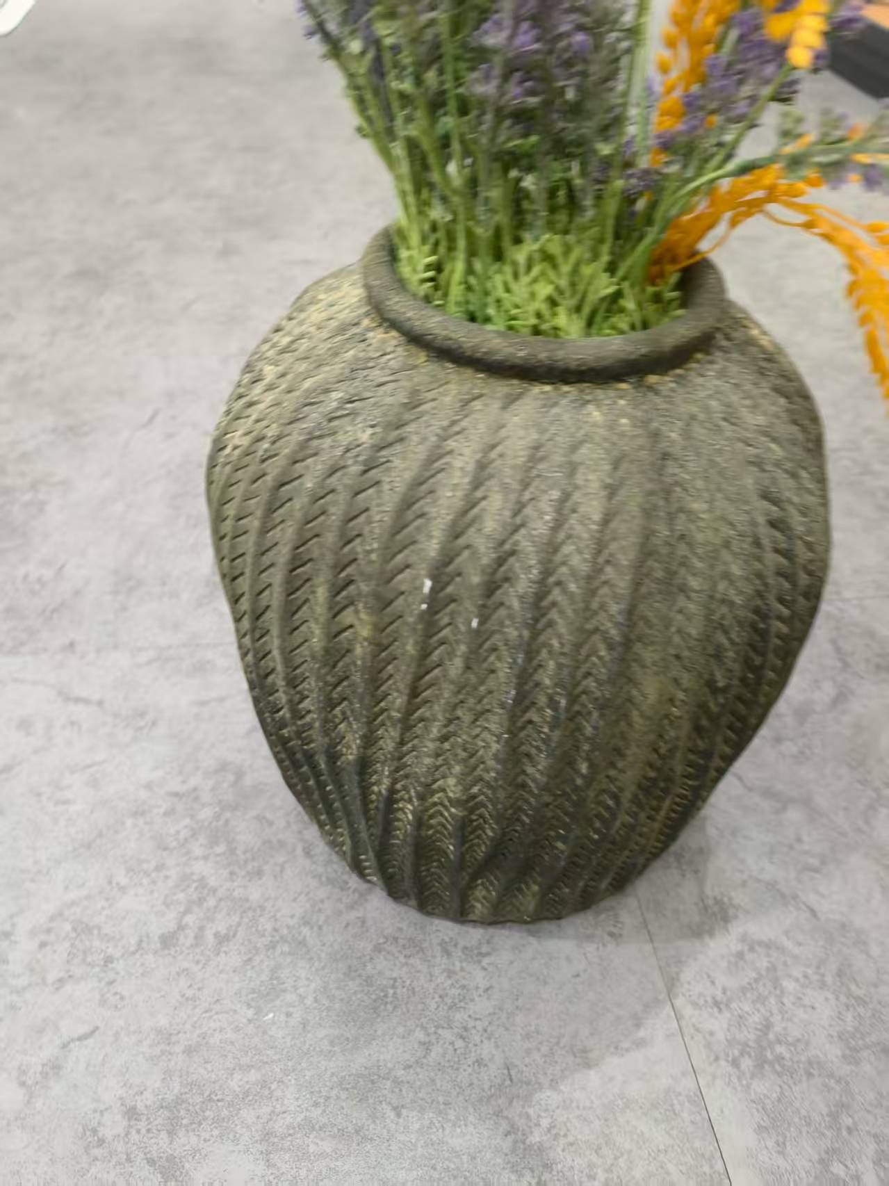 Ceramic craft, red ceramic, horse ceramic, vases, ornaments, home decoration handicrafts, ceramic flower arrangements Application Scenario