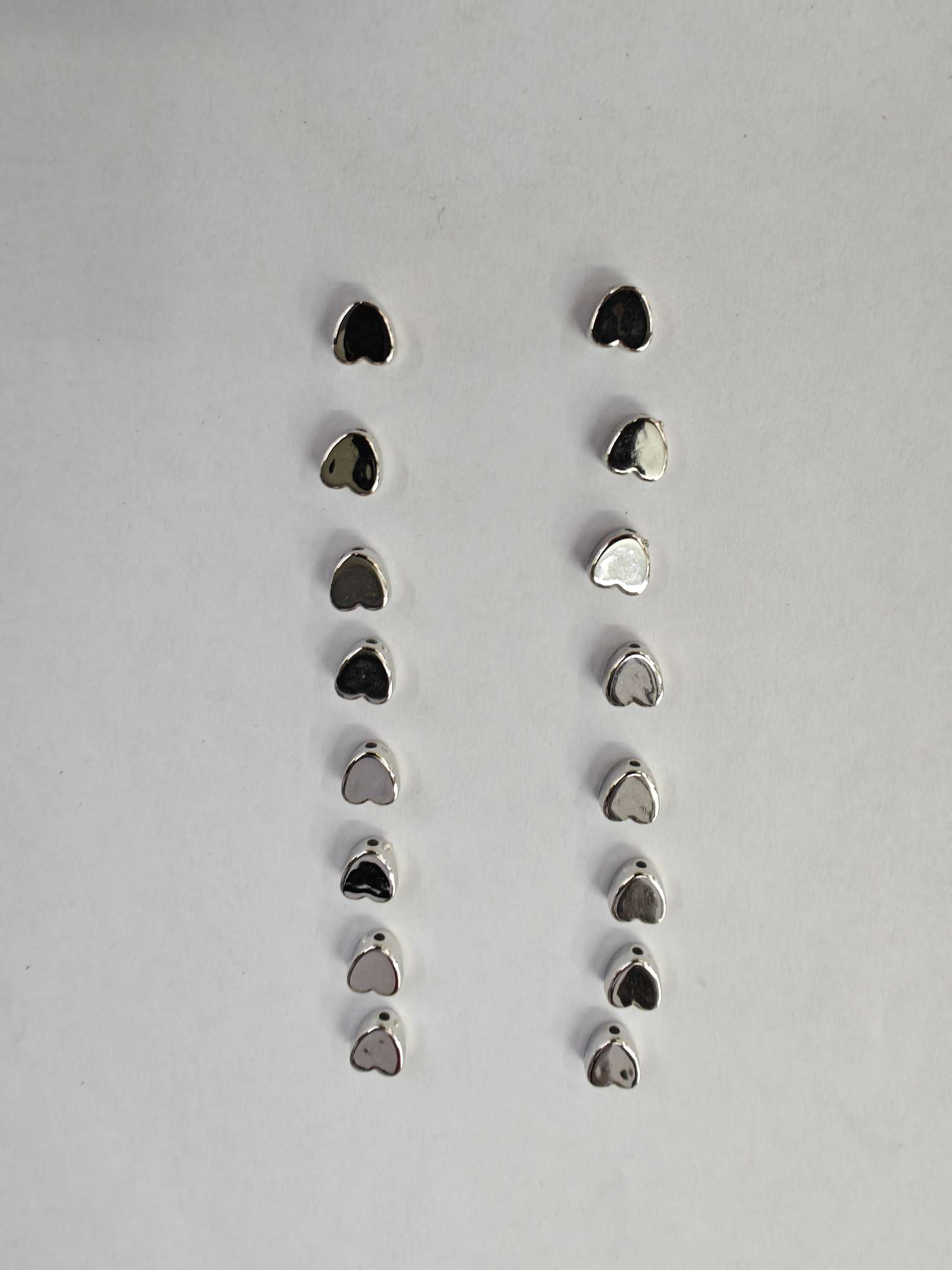 هناك مجموعة متنوعة من قطع الحلي الموضة detail image 3