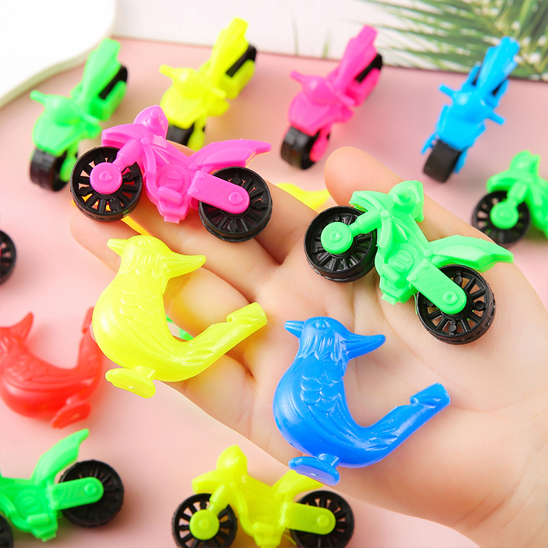 Wholesale of small toys, PP voice-changing water bird whistles, water-changing bird whistles, food accessories, small gifts for students at the school gate full figure