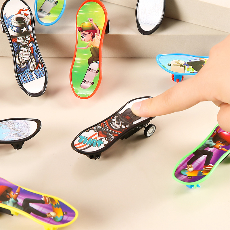 Finger rebound scooters, toys, children's sliding cars, boys and girls, popular gift supplies at street stalls and night markets Specification drawing