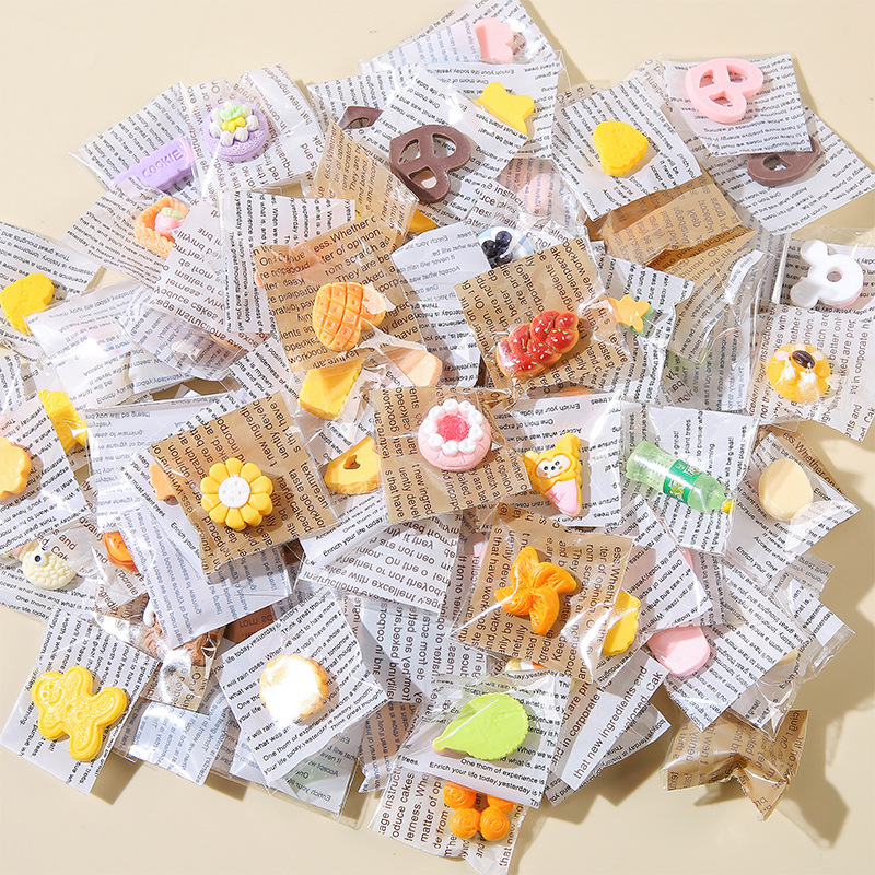 Mini cakes, desserts, bread, food toys, independent packaging, miniature simulation, children's role-playing toys, food small models full figure