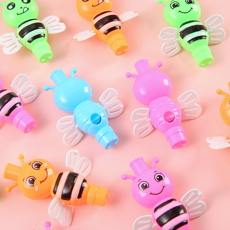 Bee Whistle Creative Children's cartoon Whistle Gift, small toy cartoon whistle, educational toy small gift Application Scenario