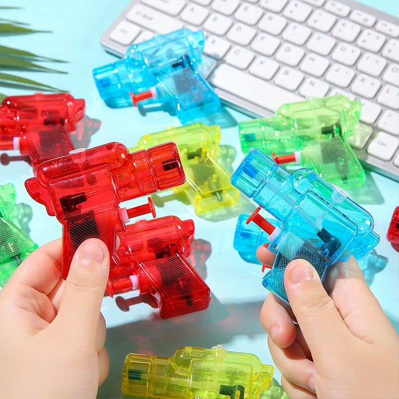 Summer water play toys, mini water guns, children's toys, small water guns, transparent water play stalls, and kindergarten gifts are selling well Application Scenario