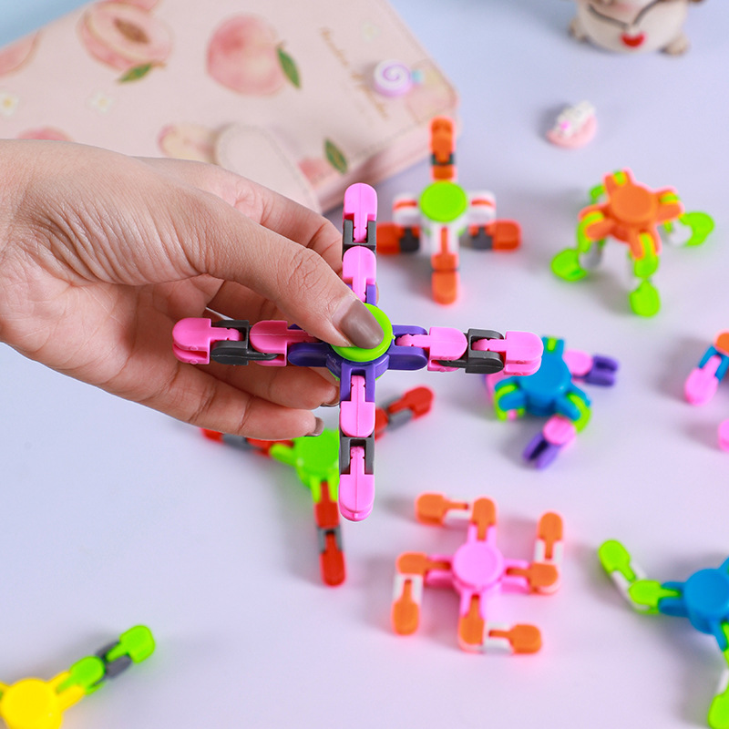 Versatile fidget Spinner, stress-relieving chain Spinner, parent-child game, four-section bicycle chain spinner, stress-relieving play full figure