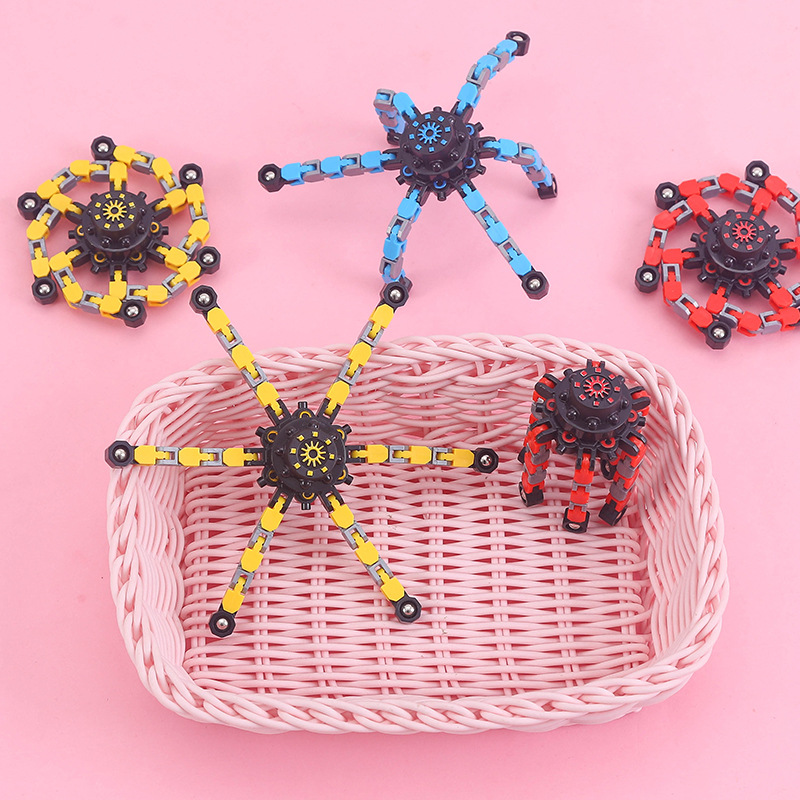 A new and unique DIY creative stress-relieving toy - finger mechanical gyroscope transformed into a mecha chain Specification drawing